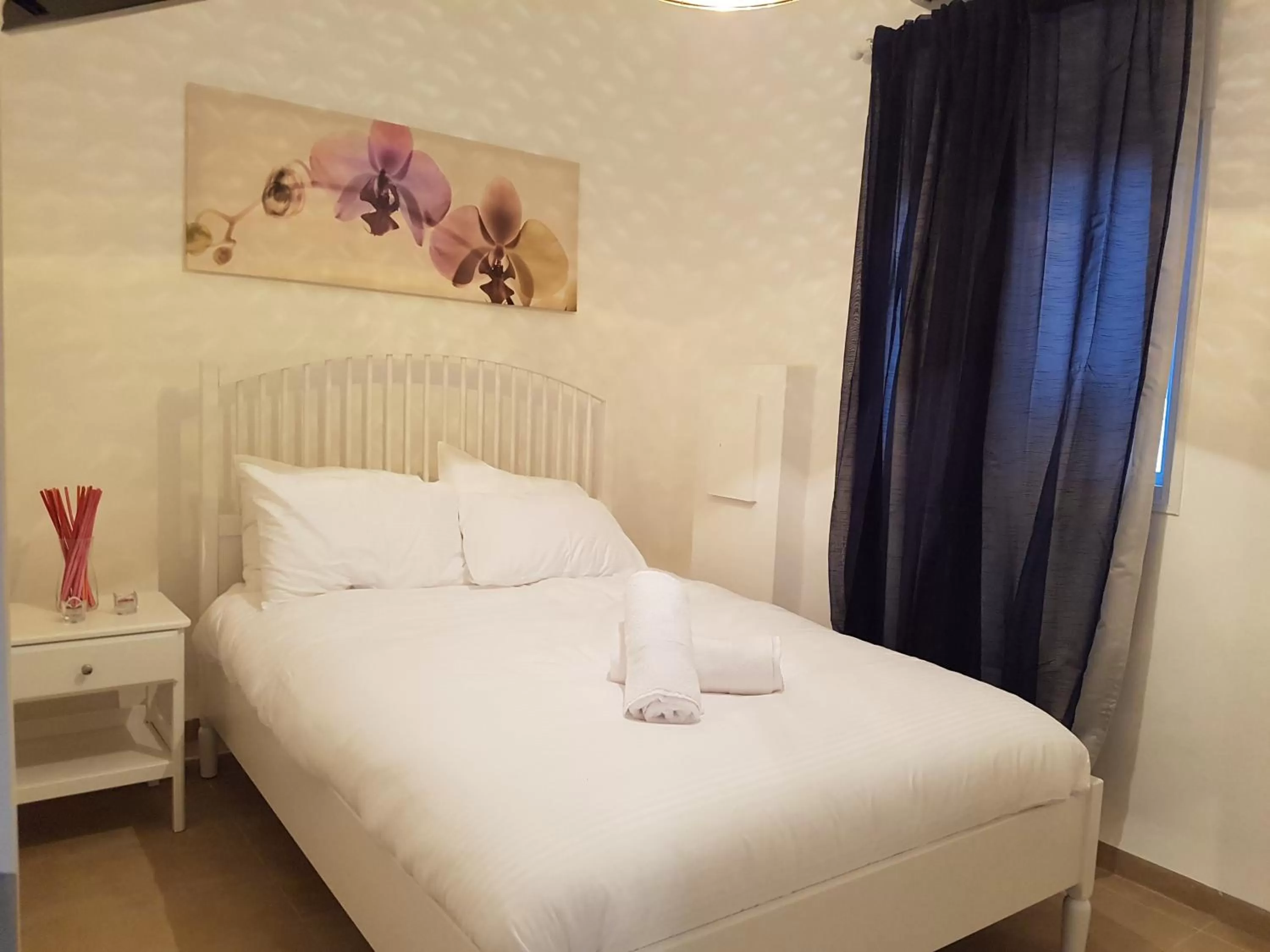 Bedroom, Bed in אבני החושן- Avnei Hoshen