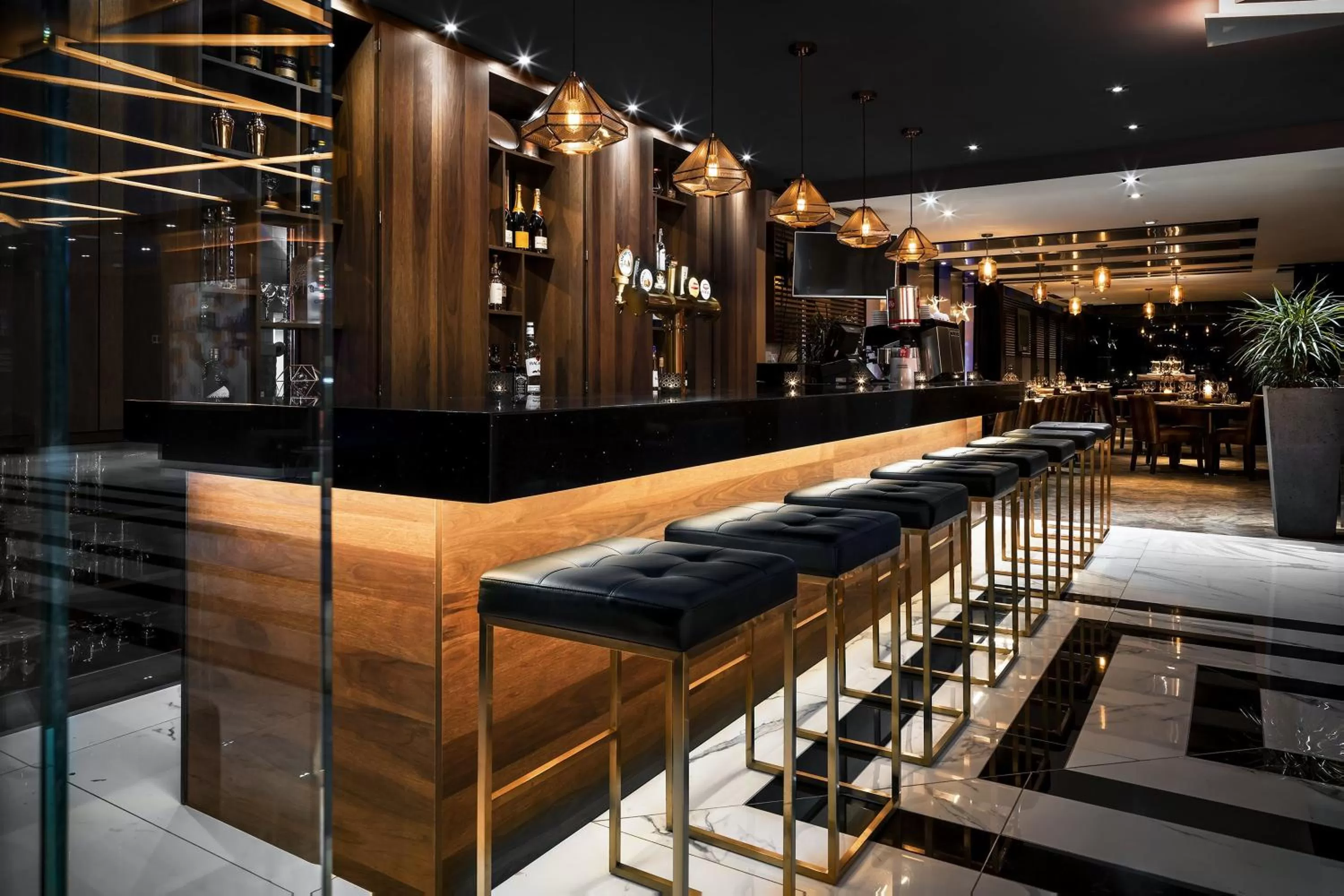 Restaurant/places to eat in SENS Høtel