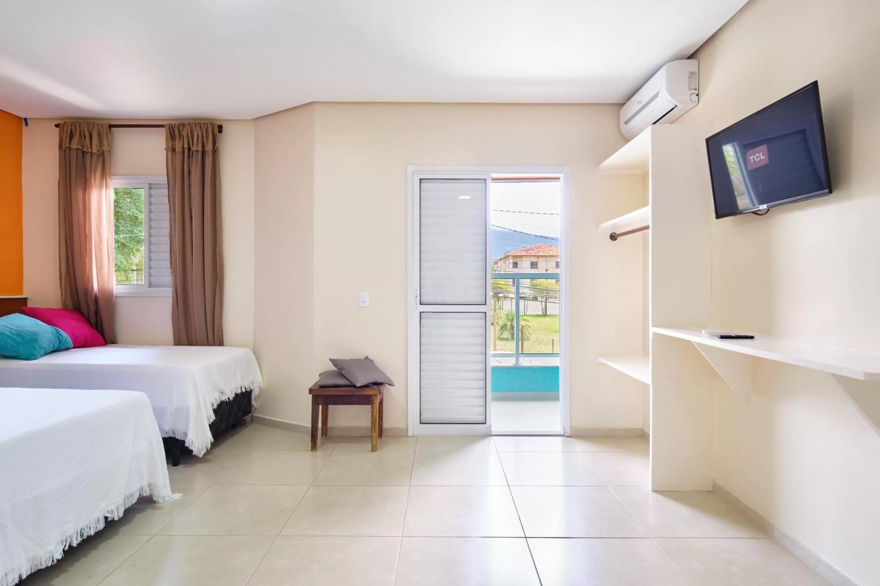 TV and multimedia, Bed in Green Haven Residence