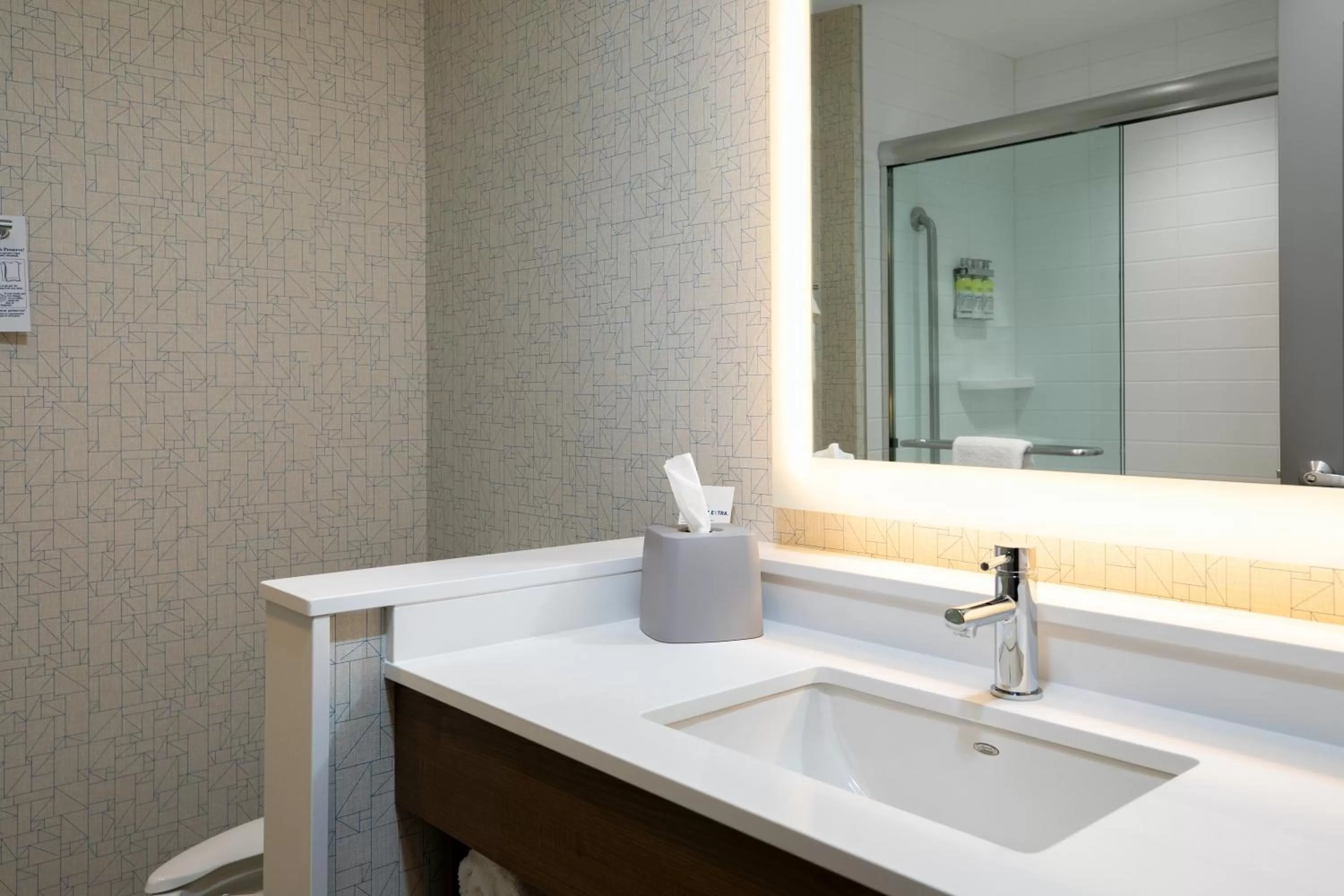 Photo of the whole room in Holiday Inn Express - Lethbridge Southeast by IHG