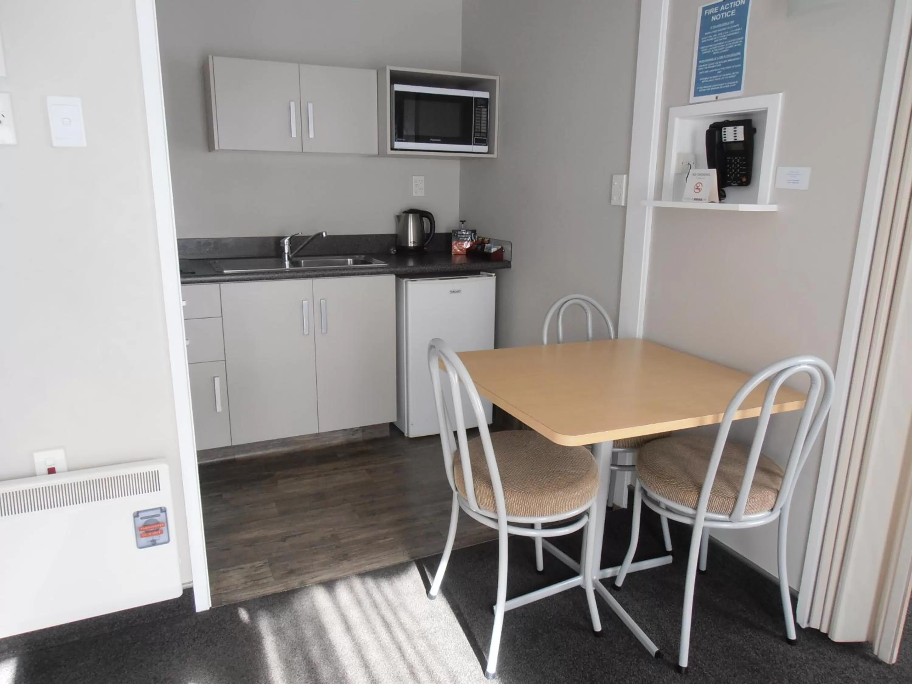 Kitchen or kitchenette in Comfort Inn Tayesta Motel