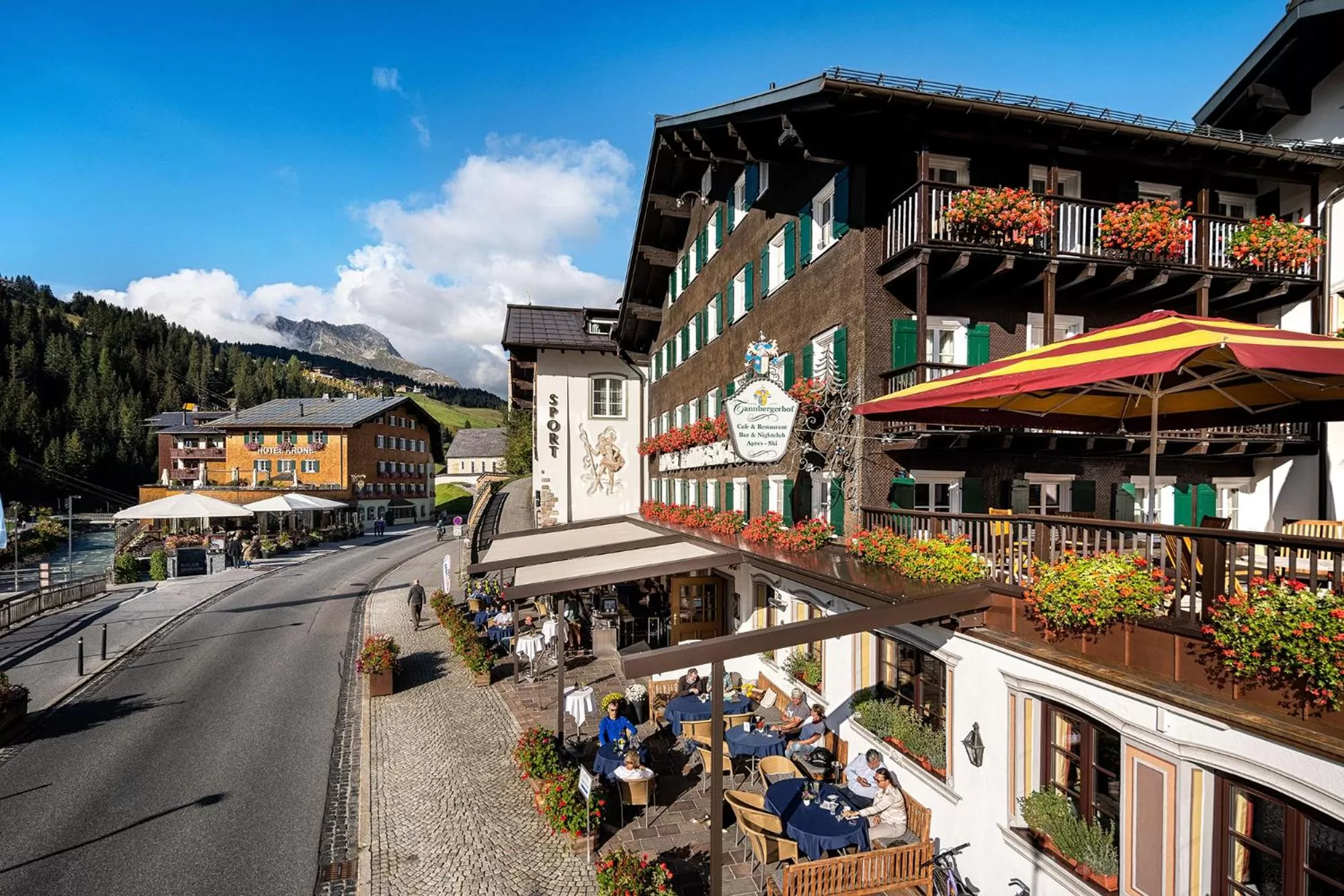 Property building in Hotel Tannbergerhof im Zentrum von Lech