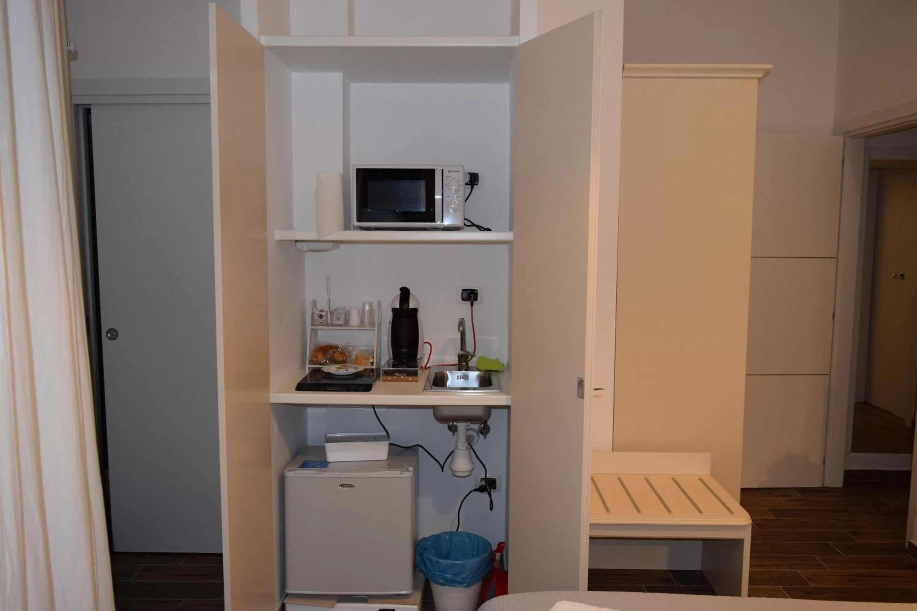 Coffee/tea facilities in DomuS al Corso B&B