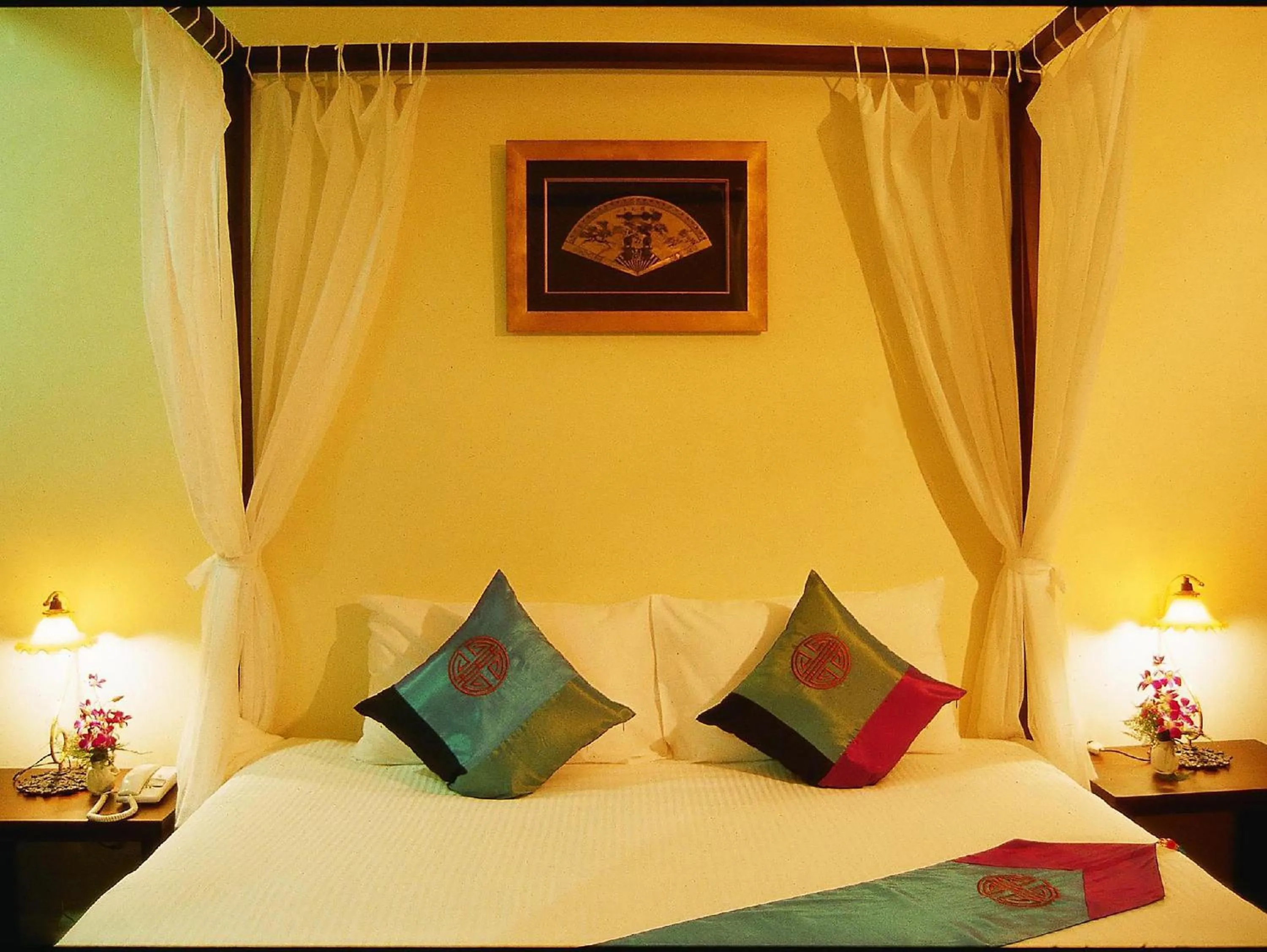 Bed in The Old Phuket - Karon Beach Resort