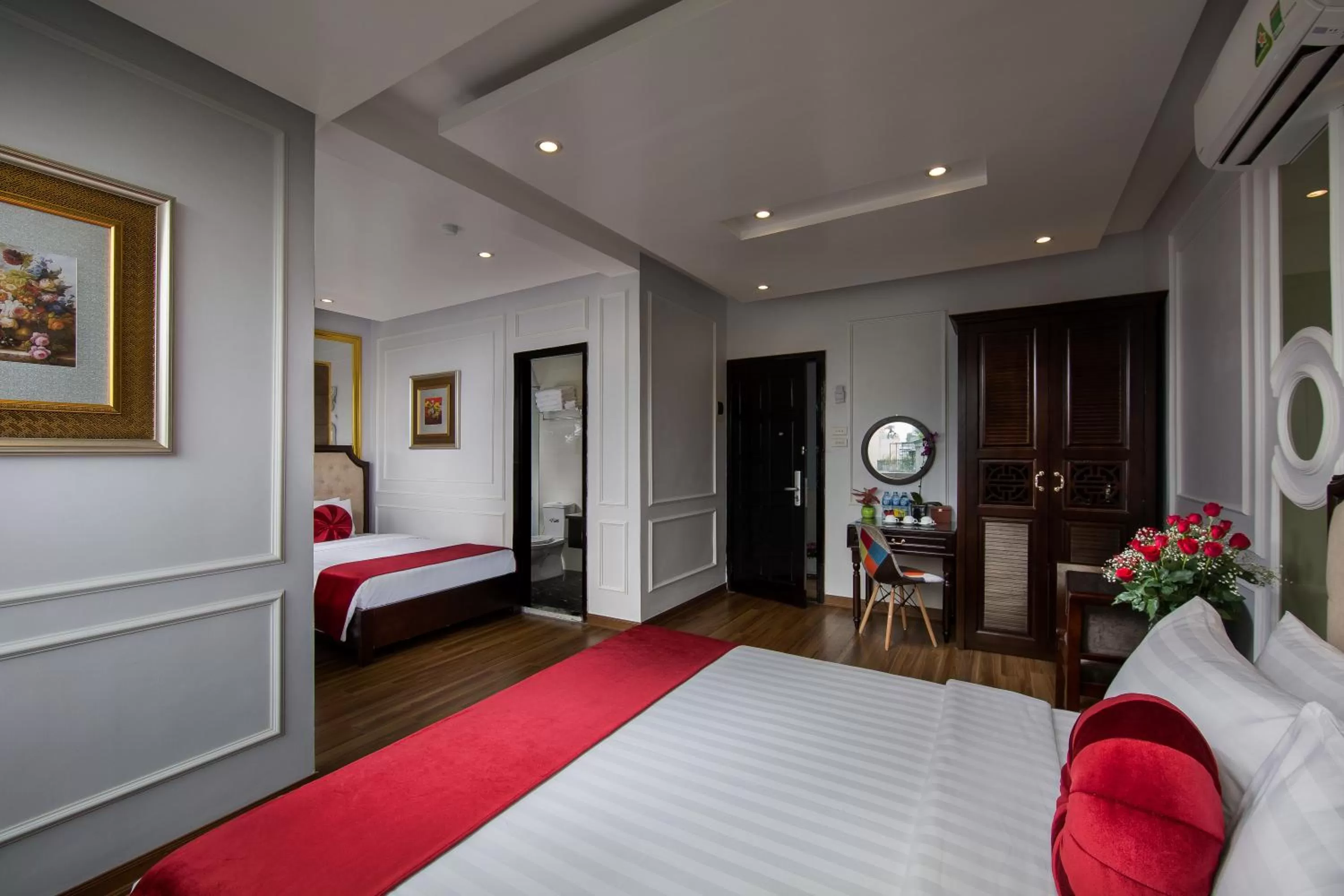 Photo of the whole room, Bed in Hanoi Royal Palace Hotel 2