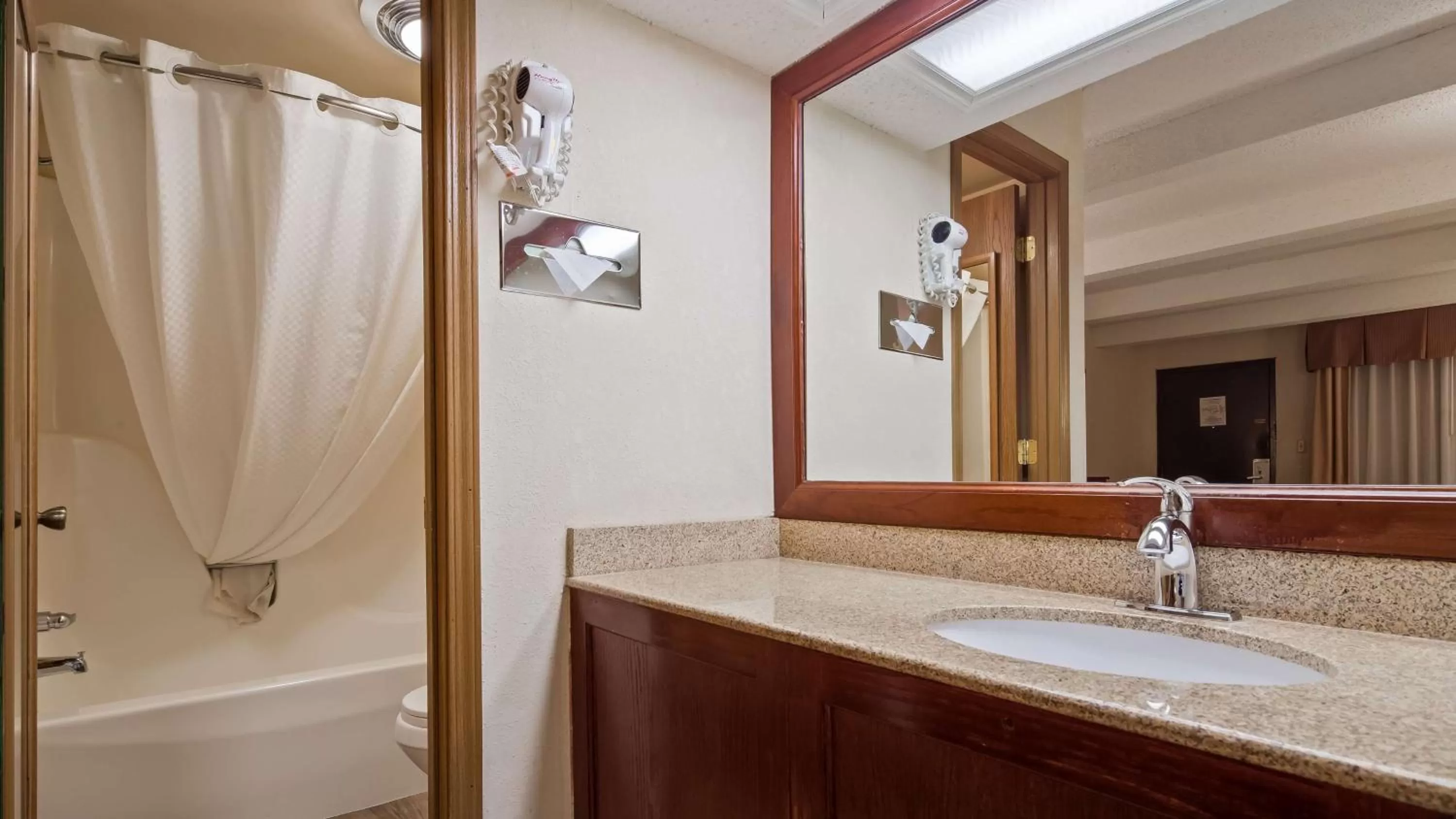 Bathroom in Best Western Montis Inn