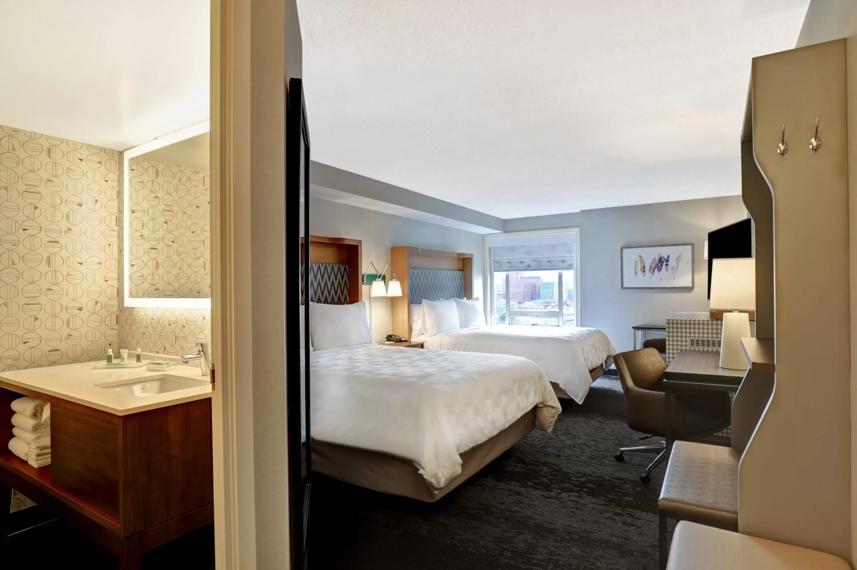Photo of the whole room, Bed in Holiday Inn - Ottawa Dwtn - Parliament Hill by IHG