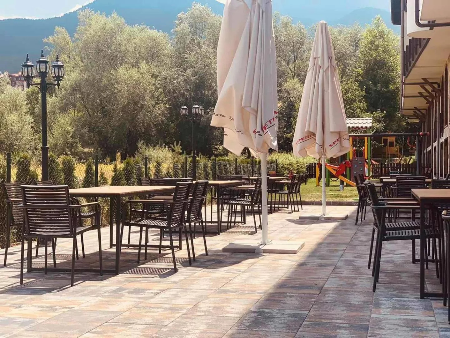 Restaurant/places to eat in Grand Royale Apartment Complex & Spa