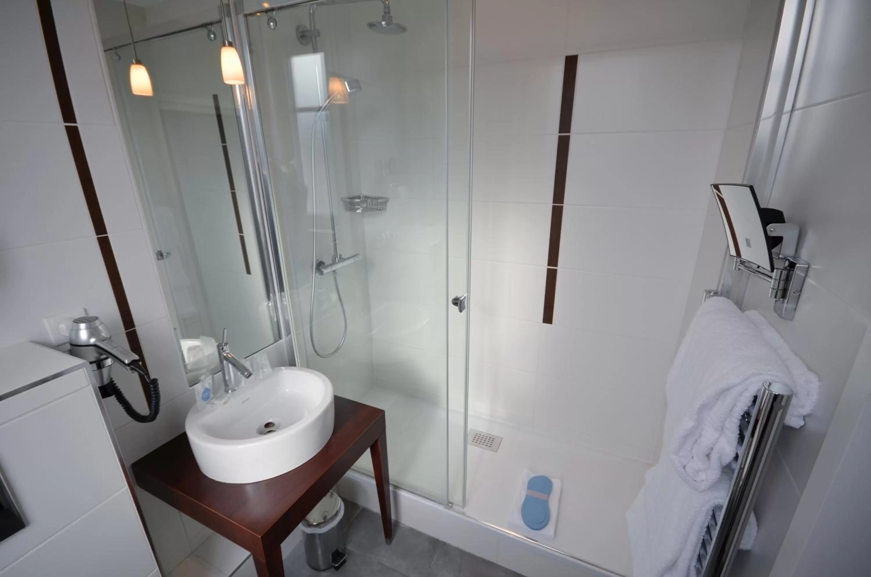 Bathroom in Best Western Dijon Centre Gare