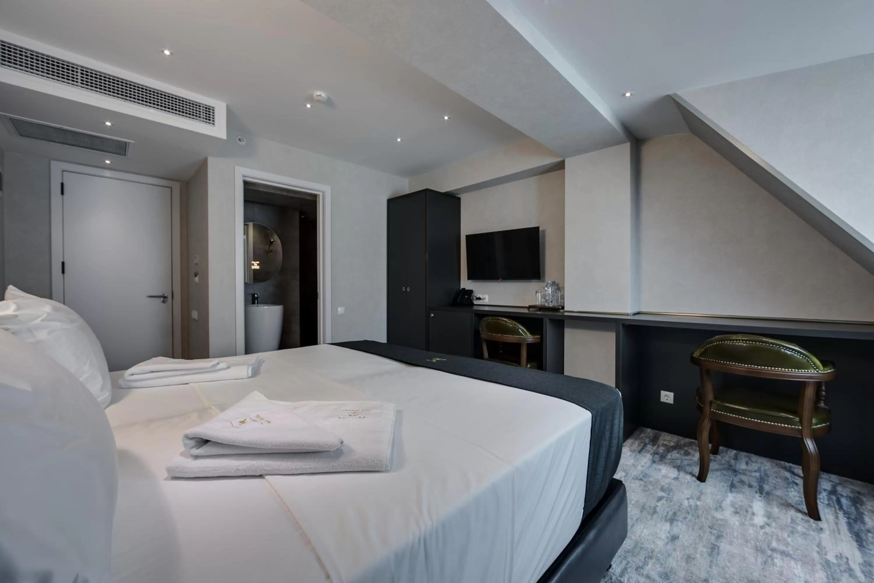 Photo of the whole room, Bed in Mit Hotel Tbilisi