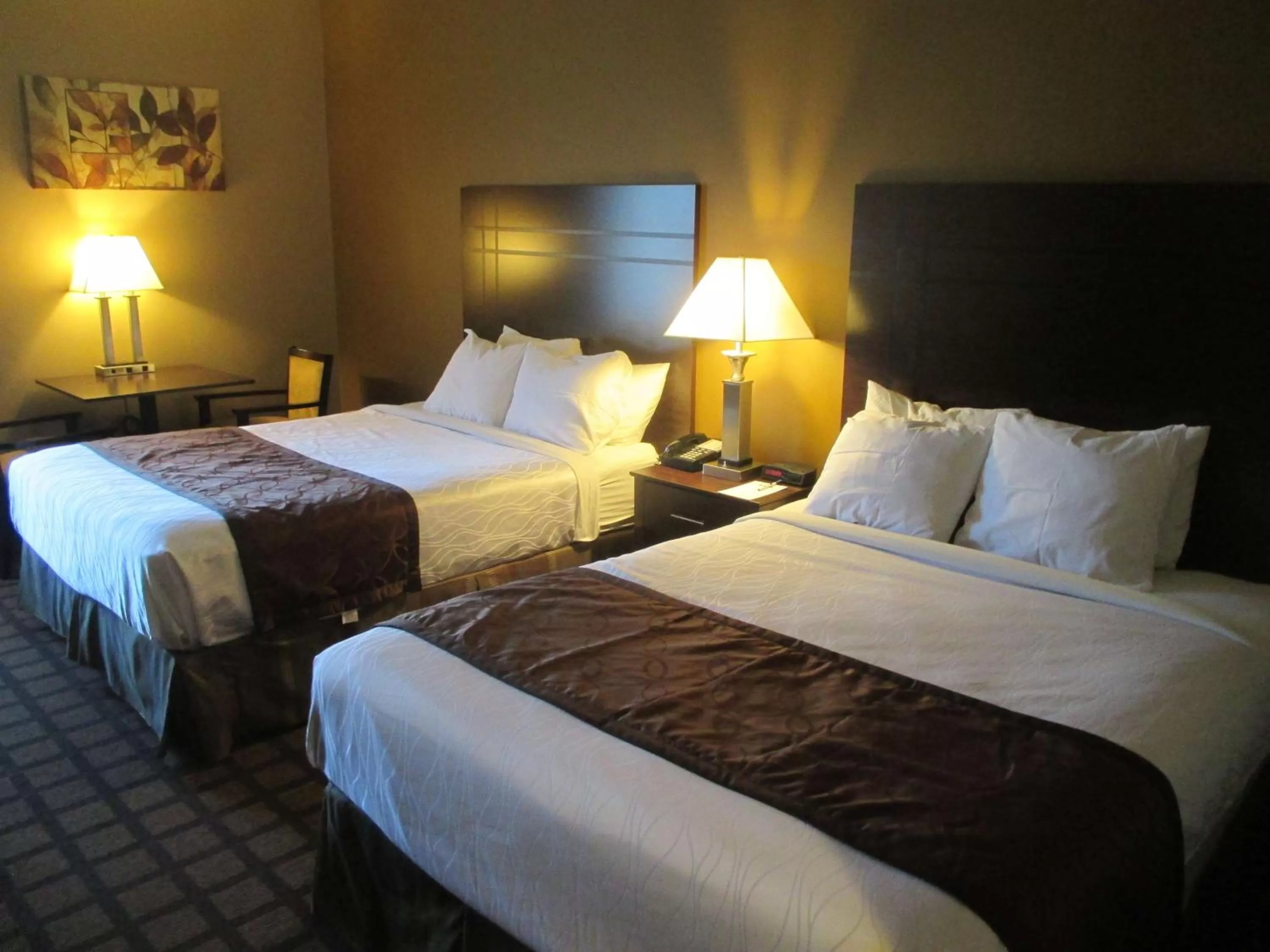 Queen Room with Two Queen Beds and Bath Tub - Disability Access/Non-Smoking in Best Western Plaza Hotel Saugatuck