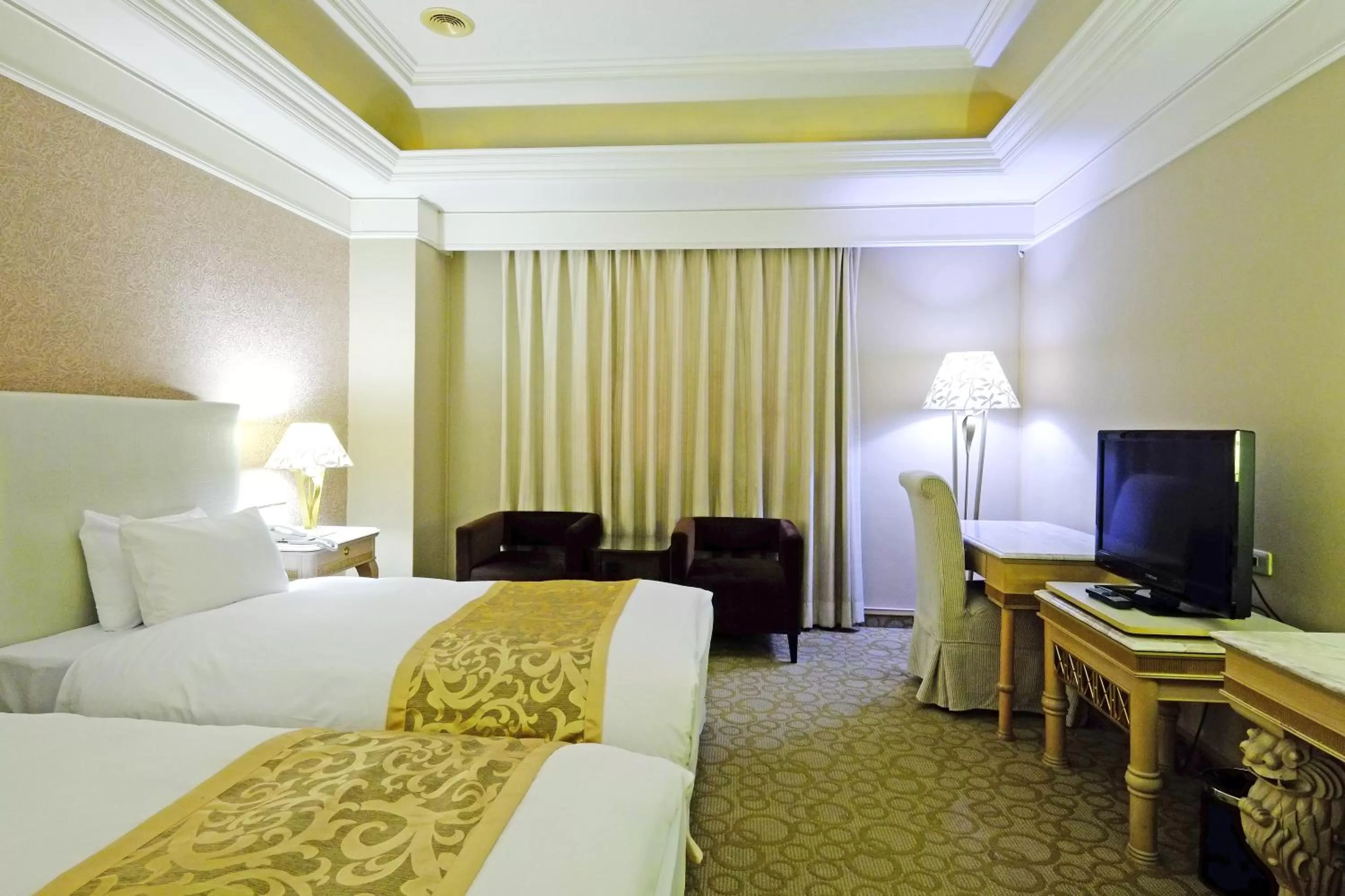 Photo of the whole room, Bed in F Hotel - Taichung