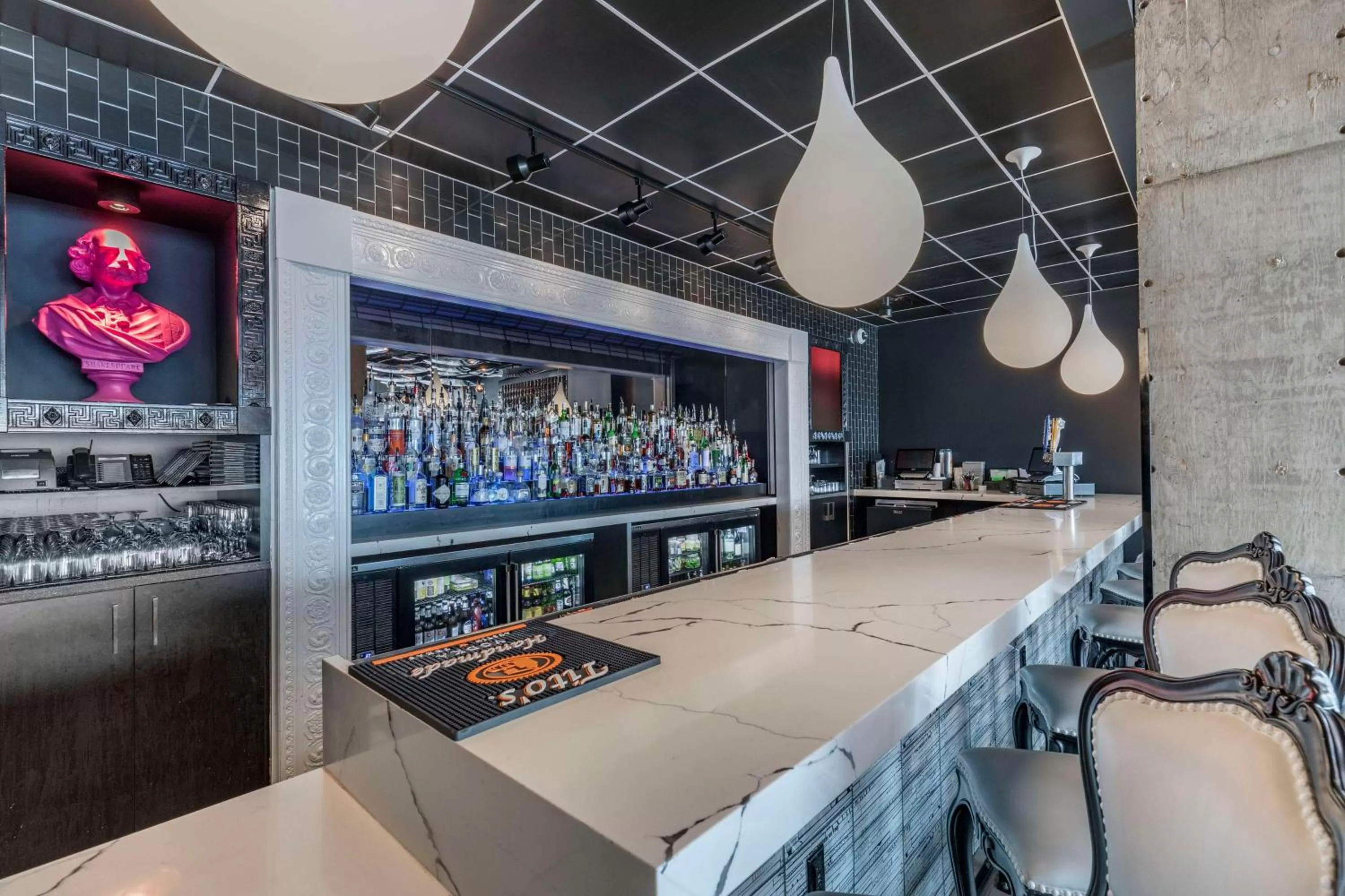 Lounge or bar in Lorenzo Hotel Dallas, Tapestry Collection by Hilton