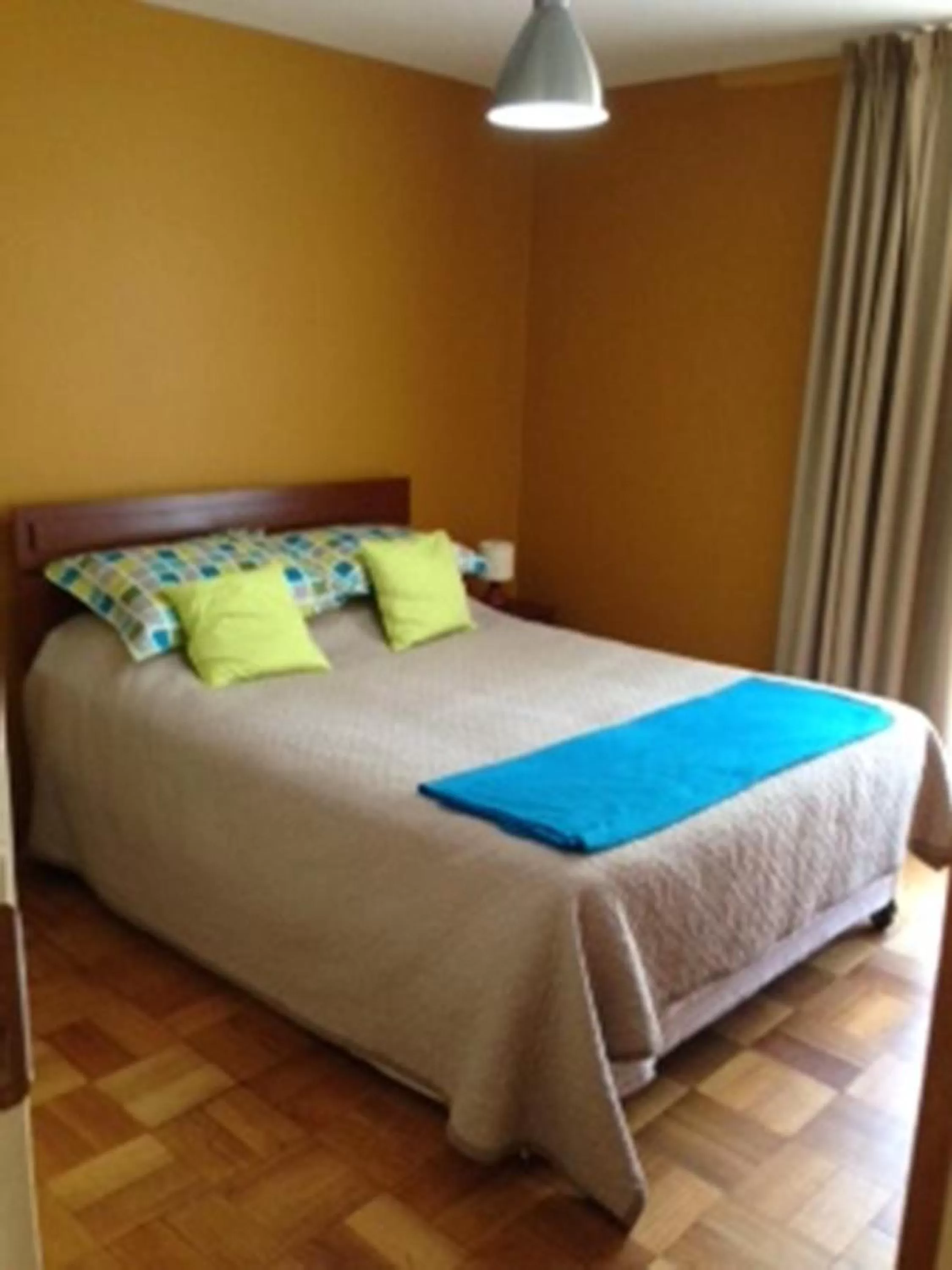 Day, Bed in Bed and Breakfast Manque