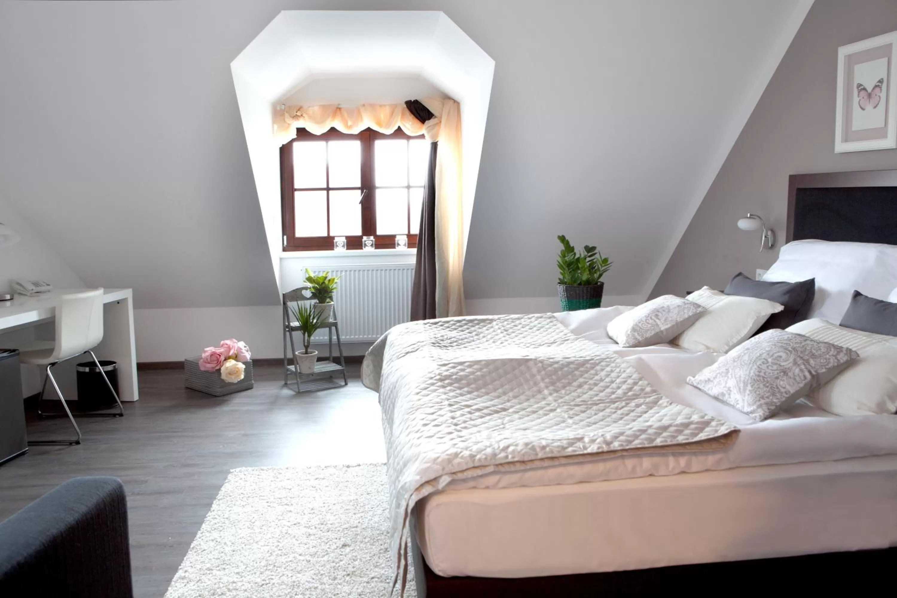 Bedroom, Bed in Hotel Koruna