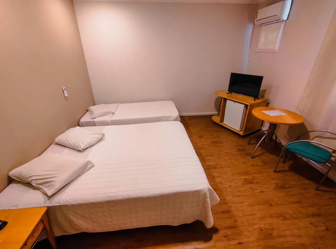 Bedroom, Bed in Granville Hotel