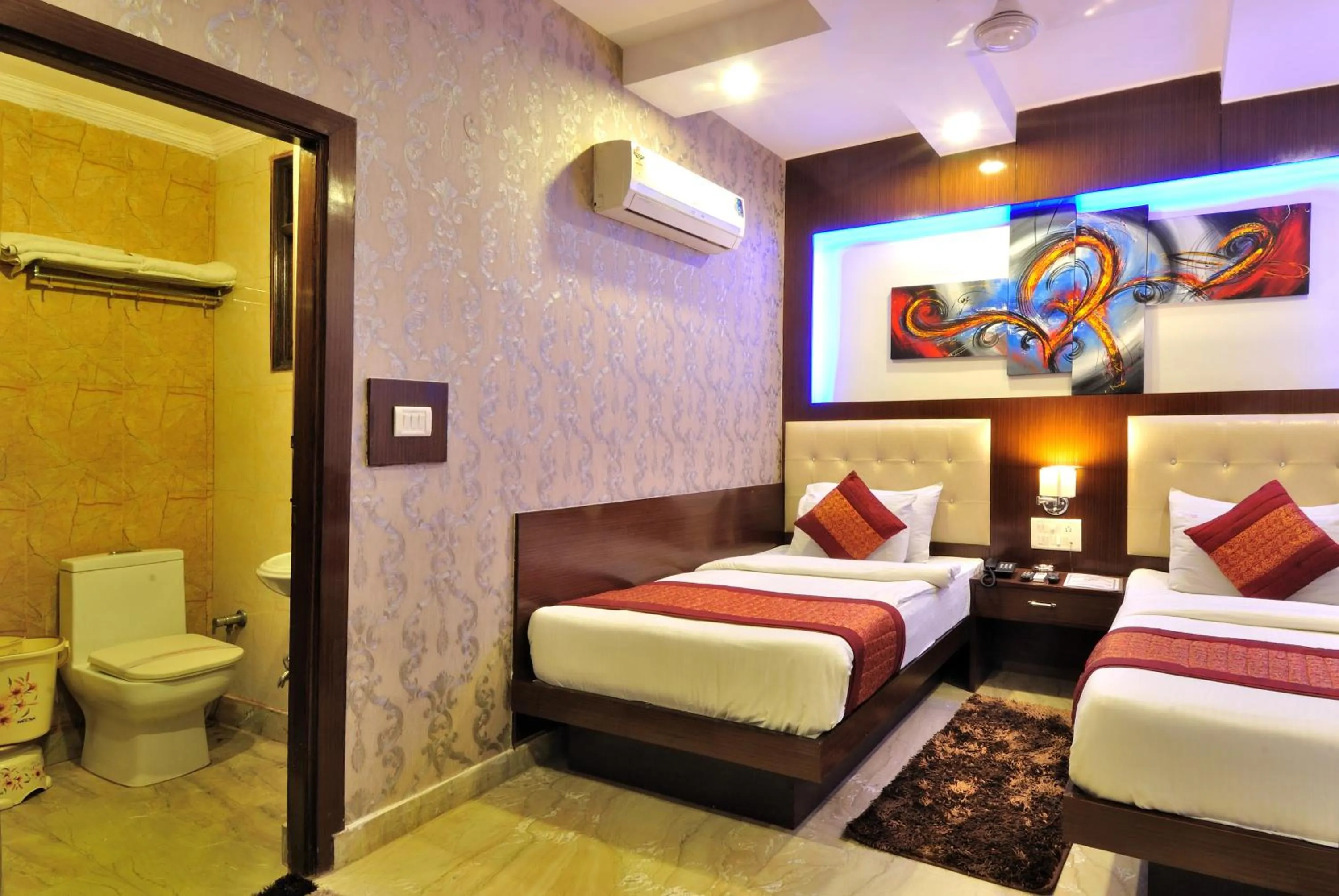 Bedroom, Bed in Hotel Nirmal Mahal - Paharganj - New Delhi
