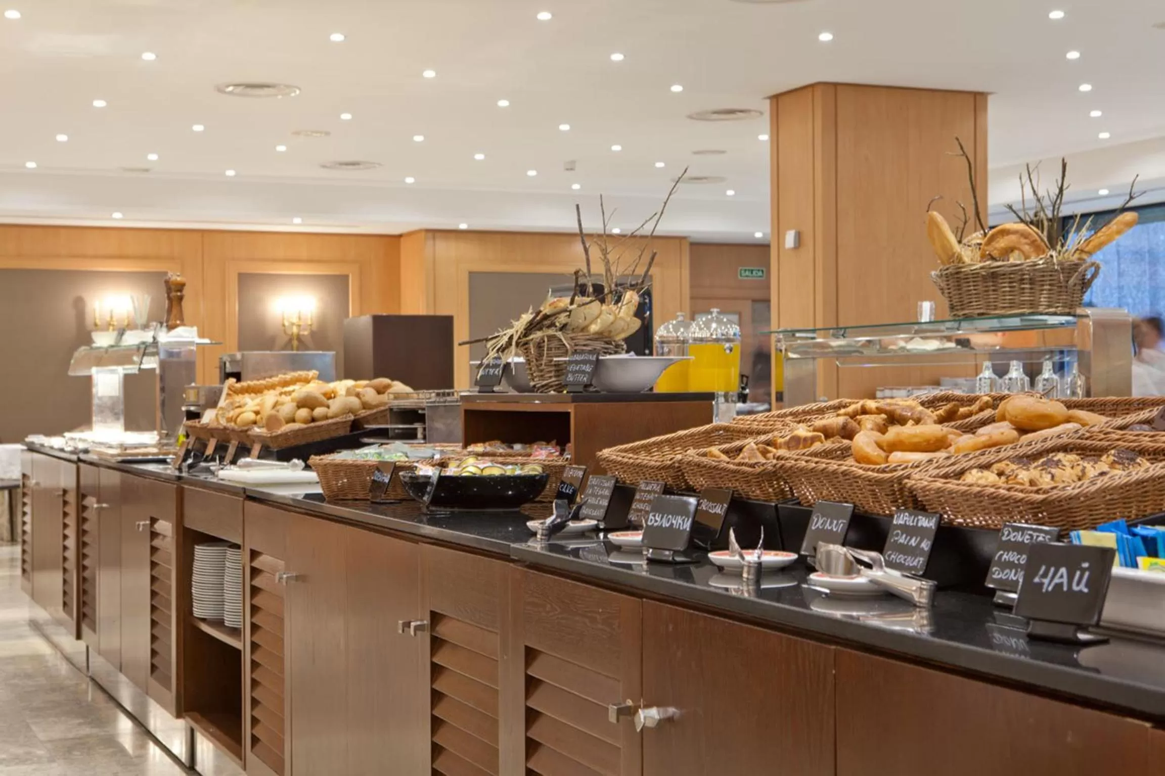 Restaurant/places to eat in Santemar