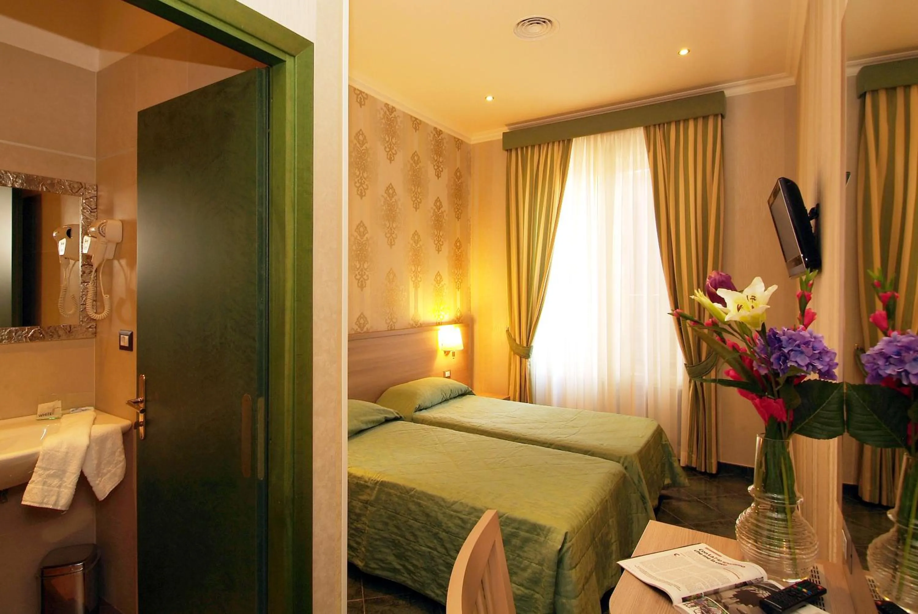 Photo of the whole room, Bed in Hotel Argentina