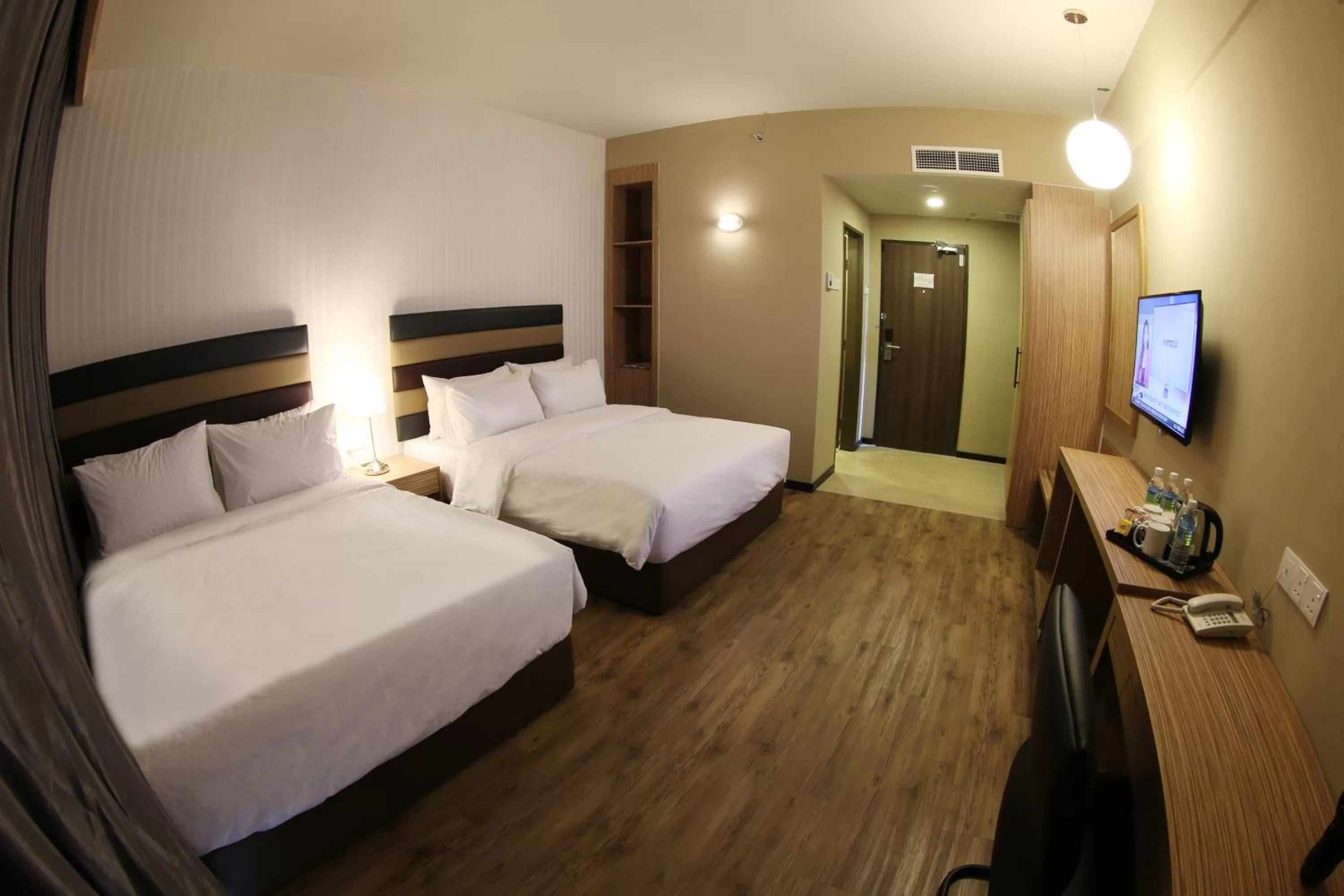 Photo of the whole room, Bed in SEM9 Senai "Formerly Known As Perth Hotel"