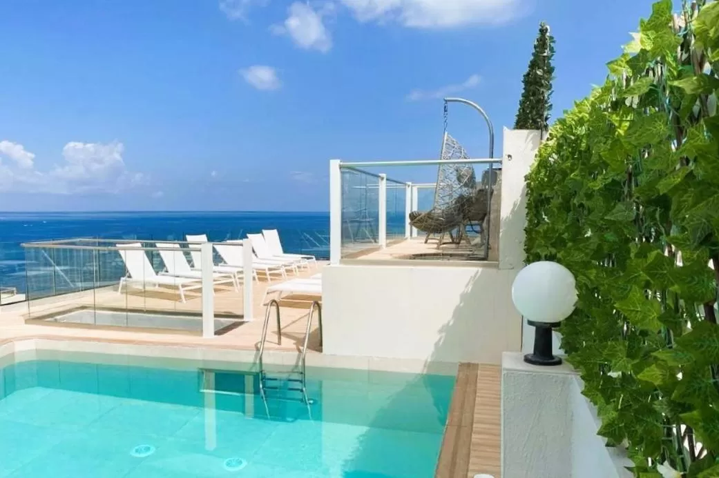 Swimming pool in The Diplomat Hotel