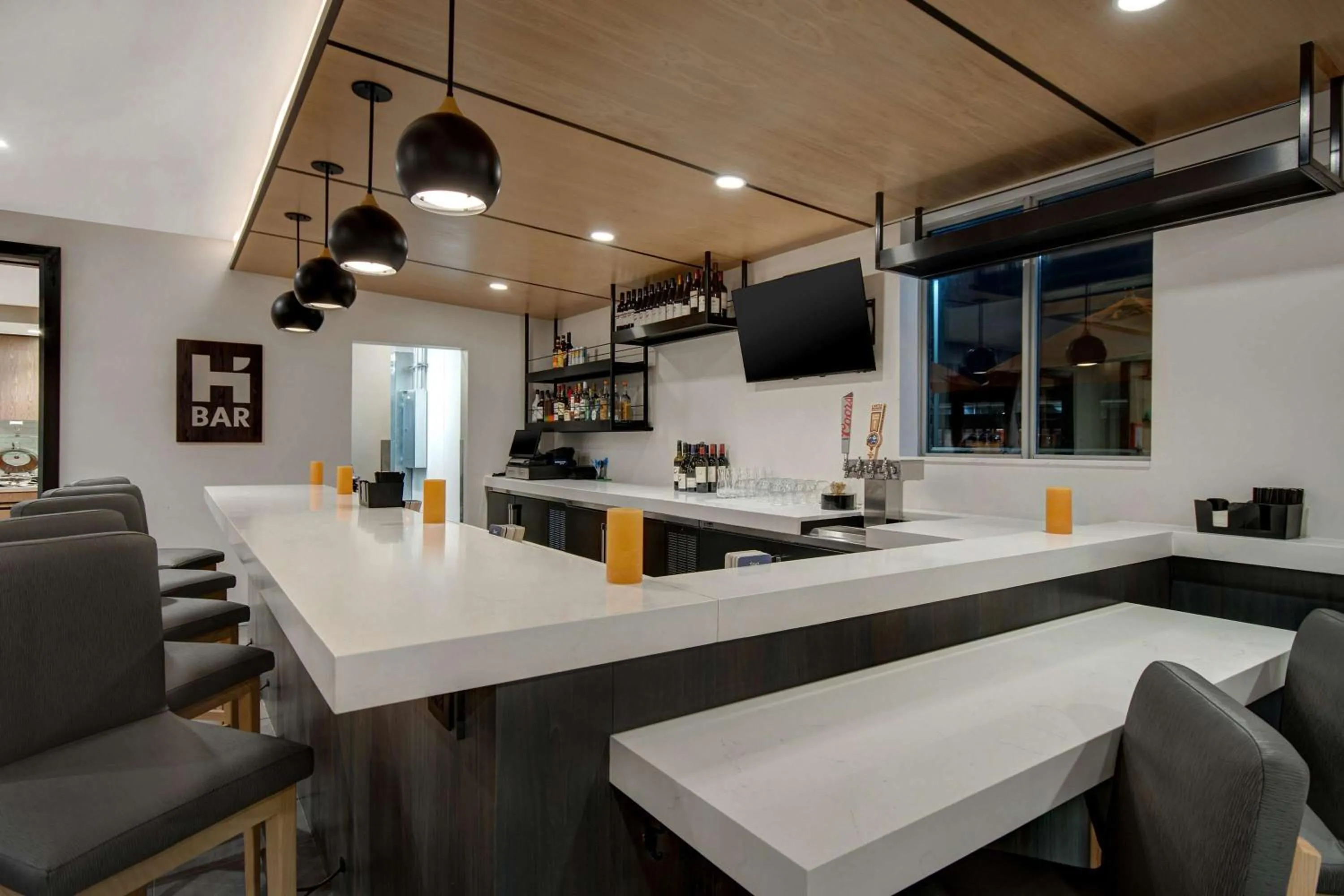 Lounge or bar in Hyatt House Mall Of America Msp Airport