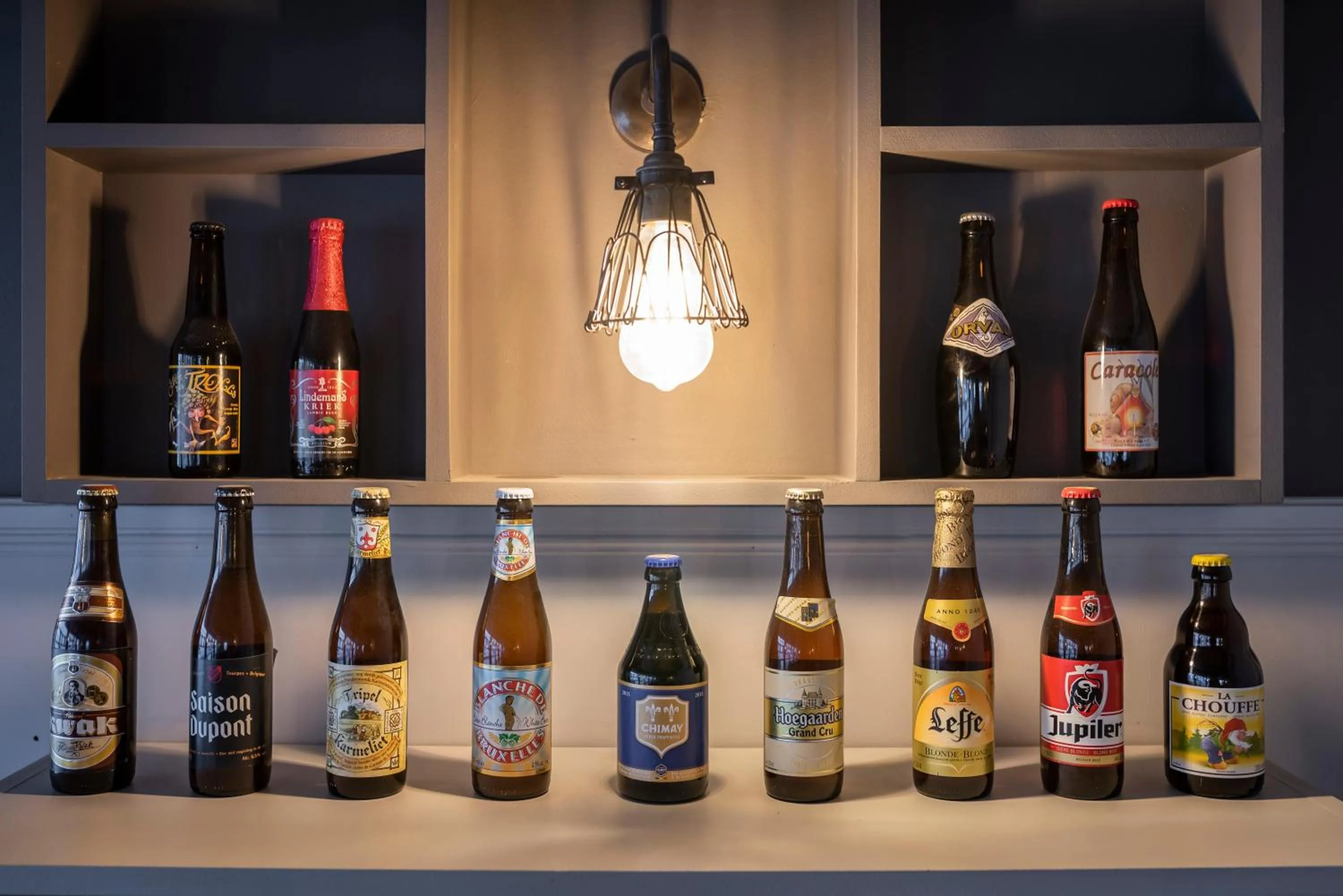 Lounge or bar in Beverly Hills Hotel