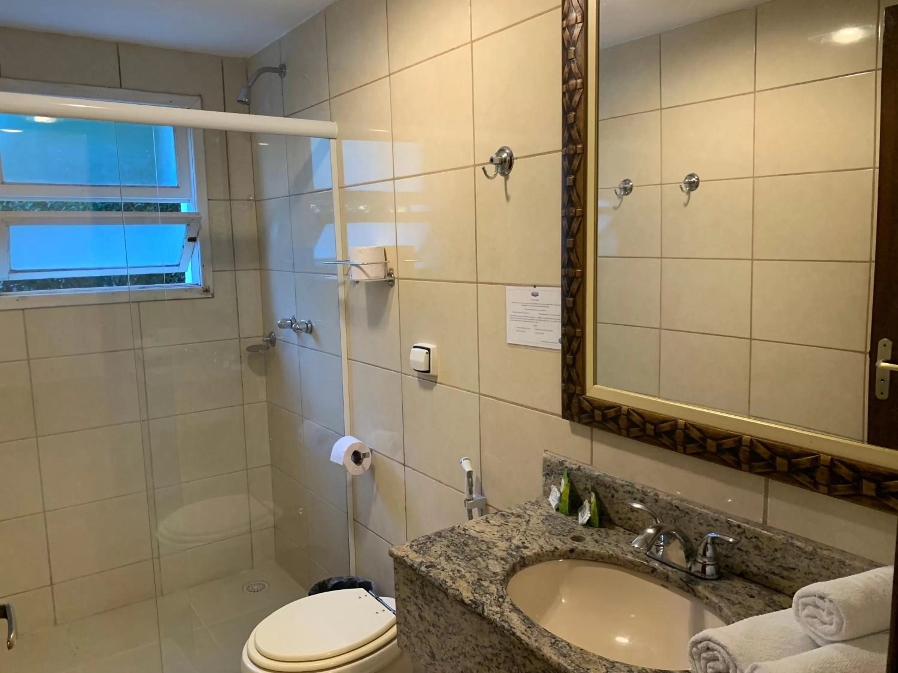Shower, Bathroom in Hotel La Ponsa Itatiaia