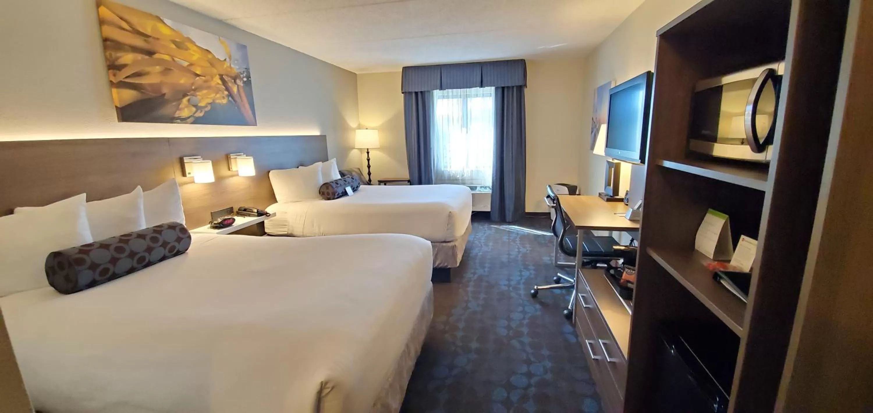 Photo of the whole room, Bed in Best Western Plus Hollywood/Aventura