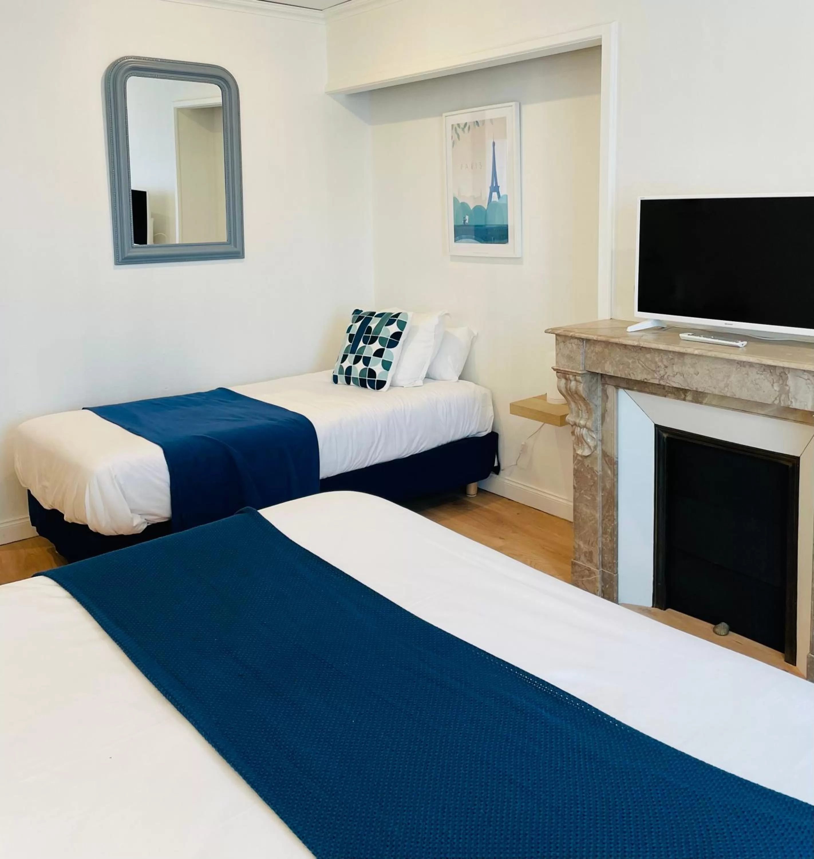 Bed in Hôtel Porte Mars - Reims Gare Centre Arena