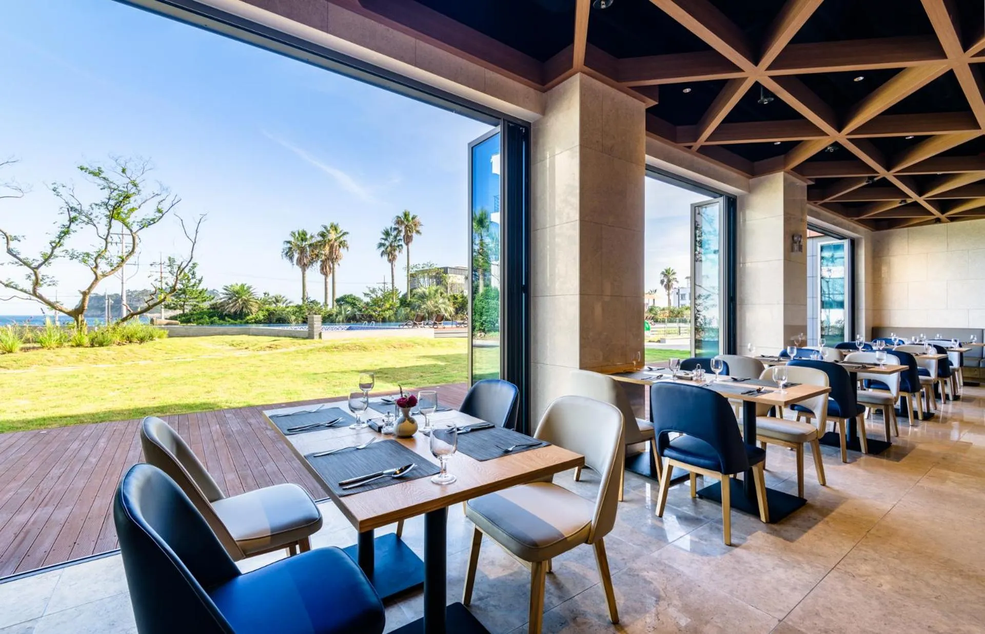 Restaurant/places to eat in The Grand Sumorum