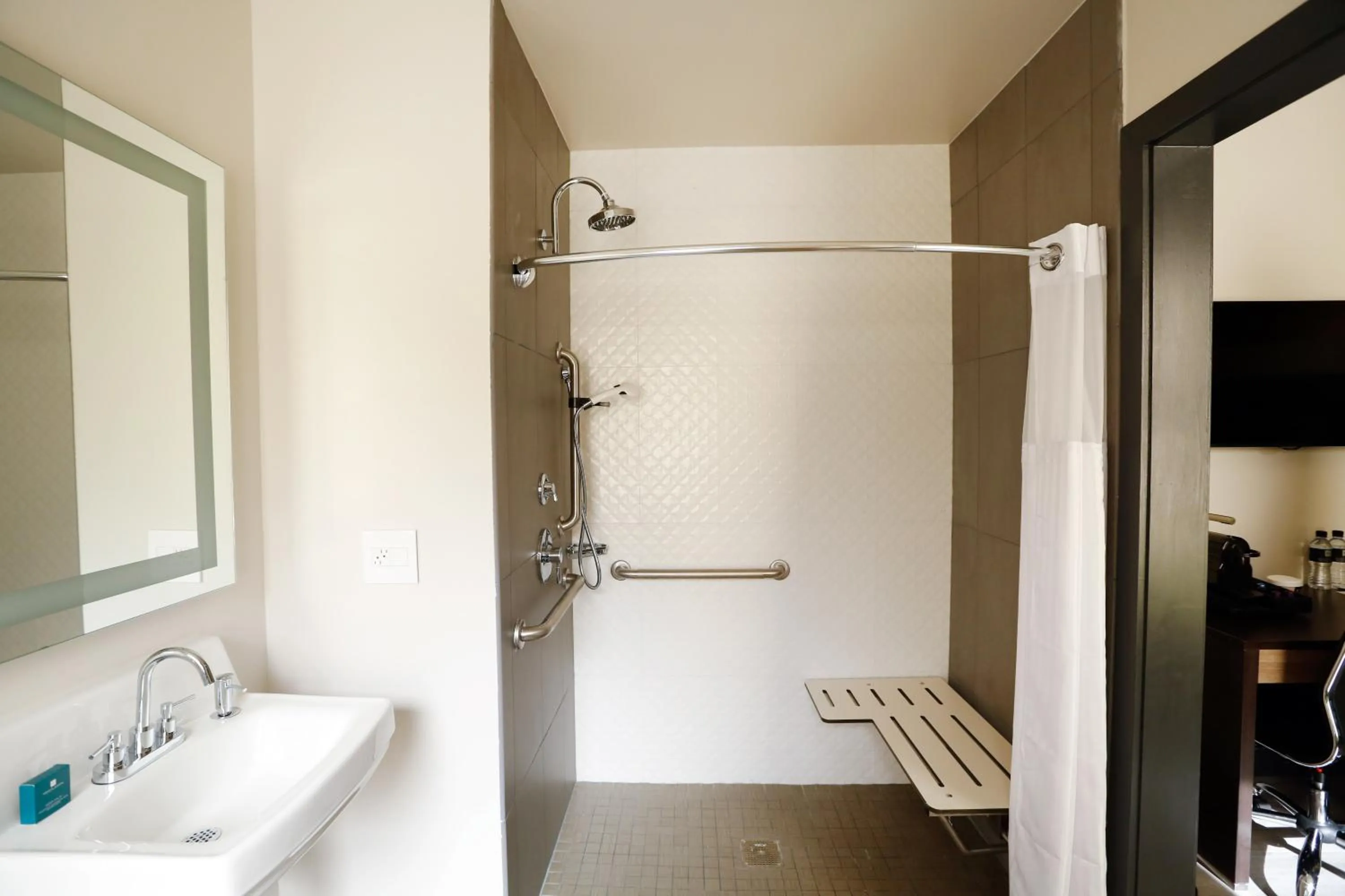 Shower in Hotel EPIK