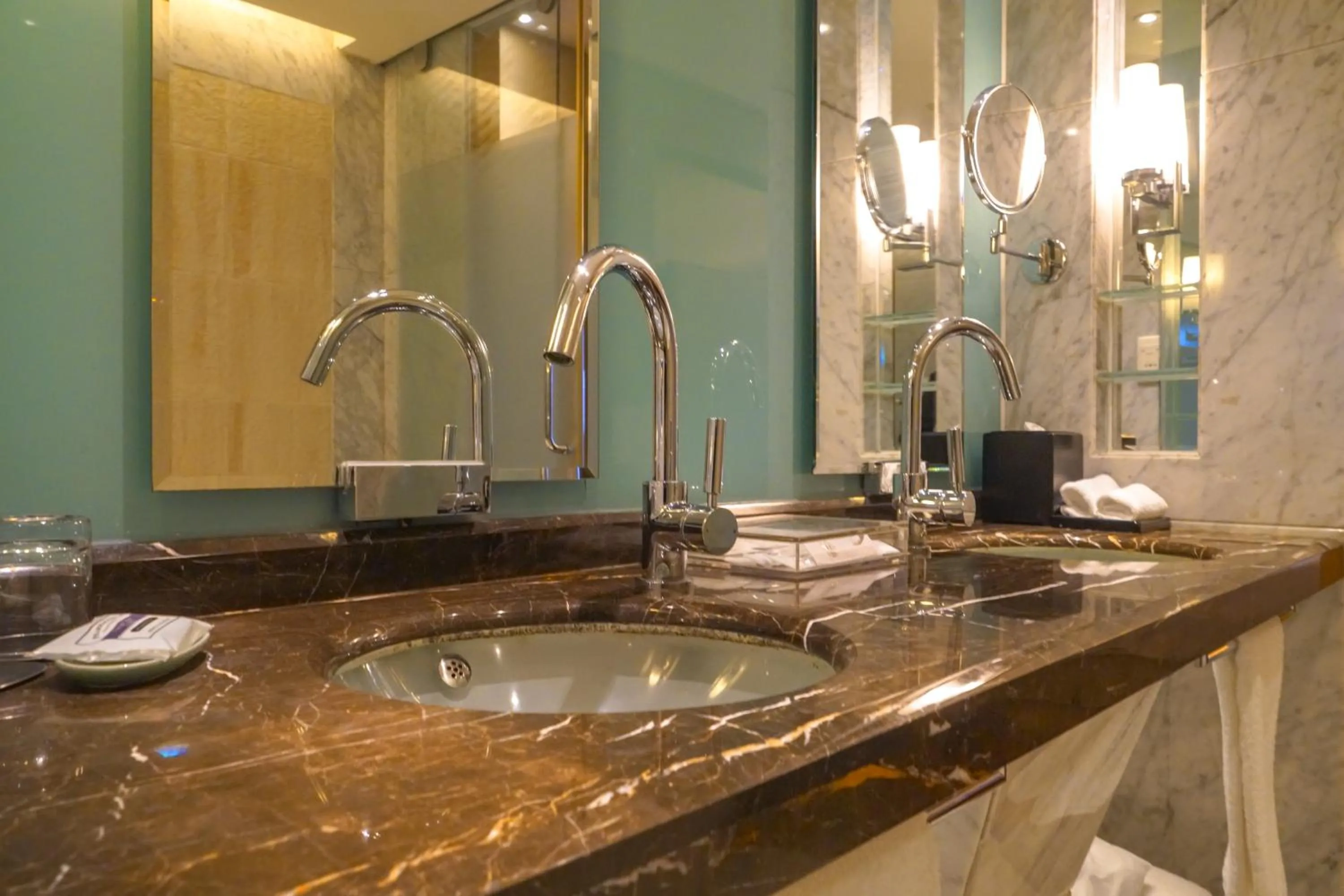 Bathroom in Hyatt Regency Dongguan