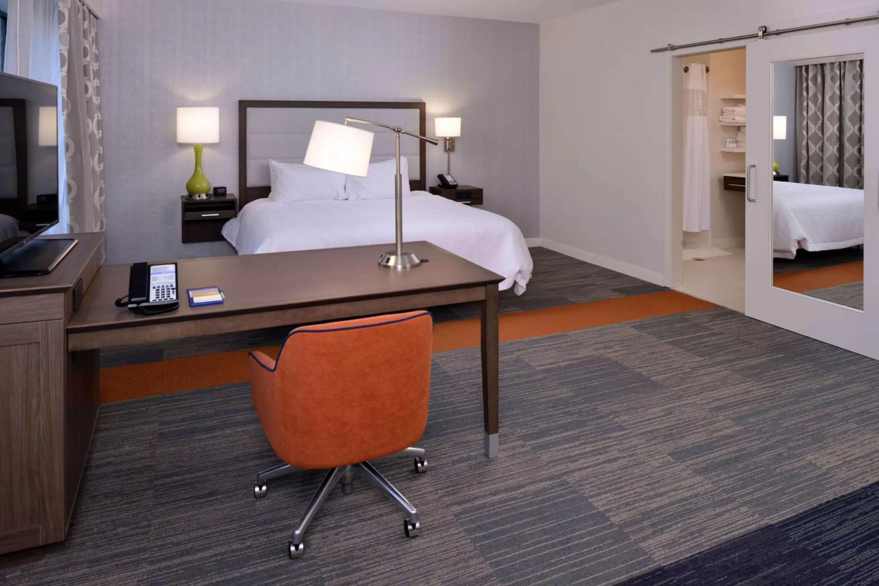 Bed in Hampton Inn & Suites Albany-East Greenbush, NY