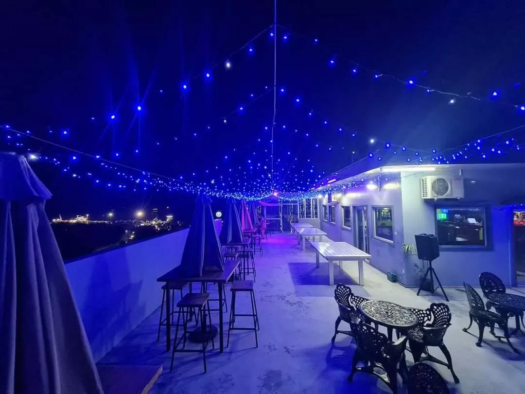 Restaurant/places to eat in Sunseekers Outrigger Hotel