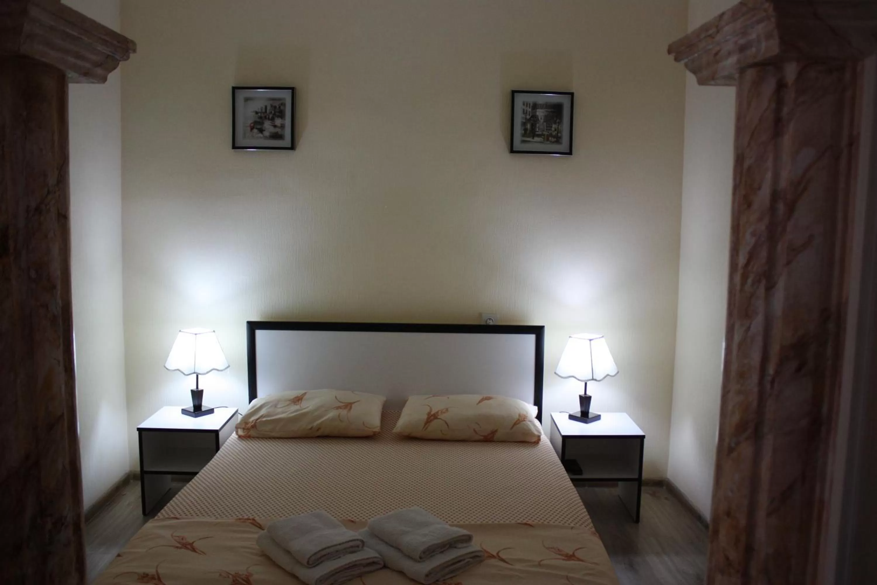 Bedroom, Bed in Paradise Hotel