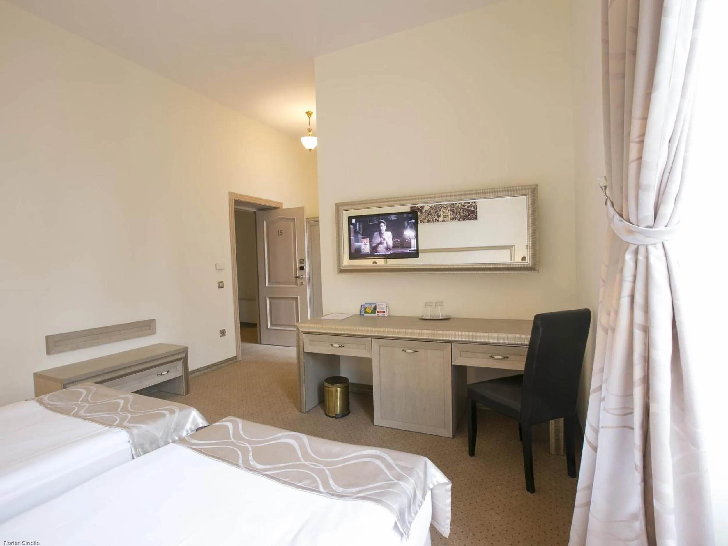 Day, Bed in Euro Hotel Grivita