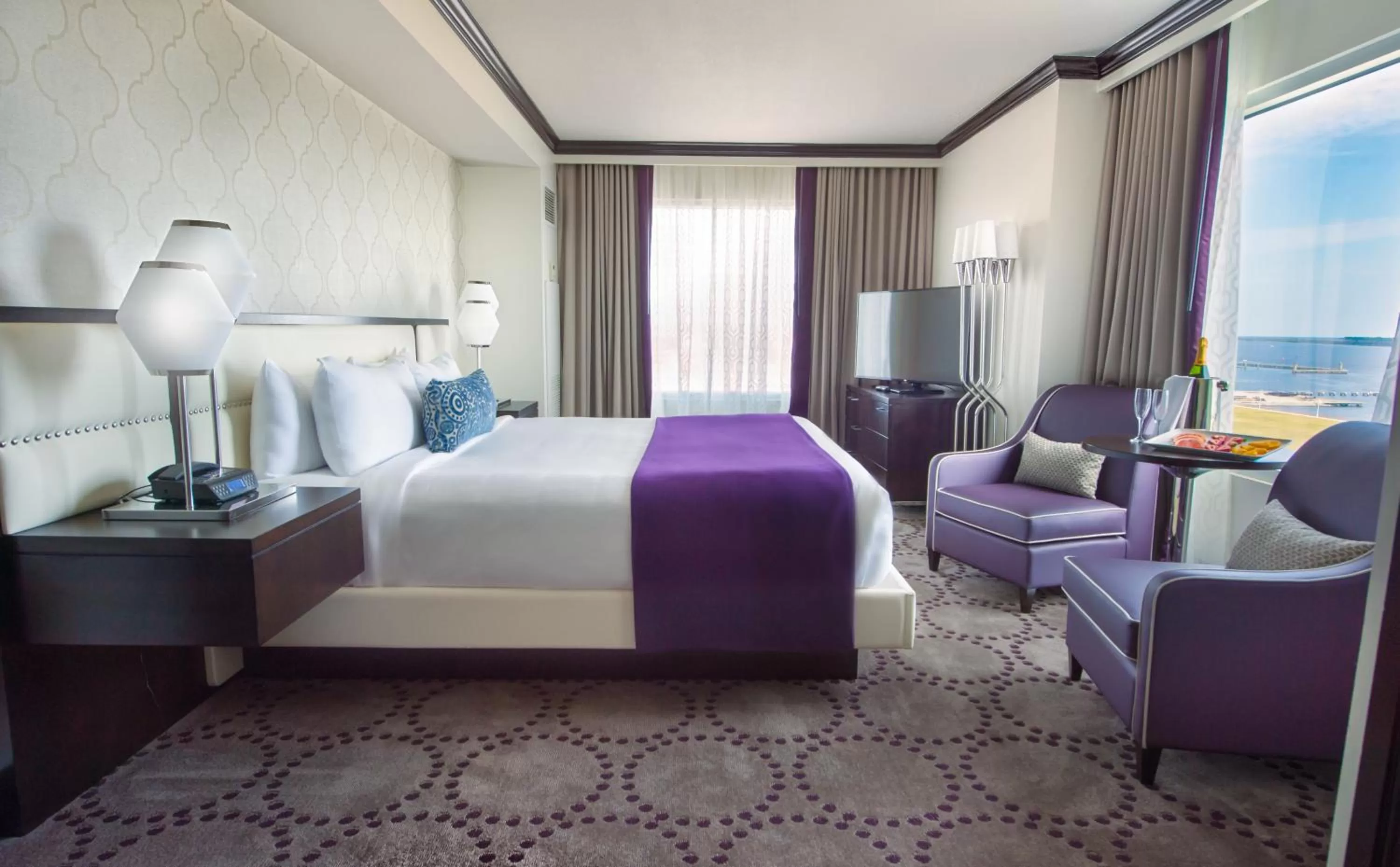 Bedroom, Bed in Harrah's Gulf Coast, A Caesars Destination