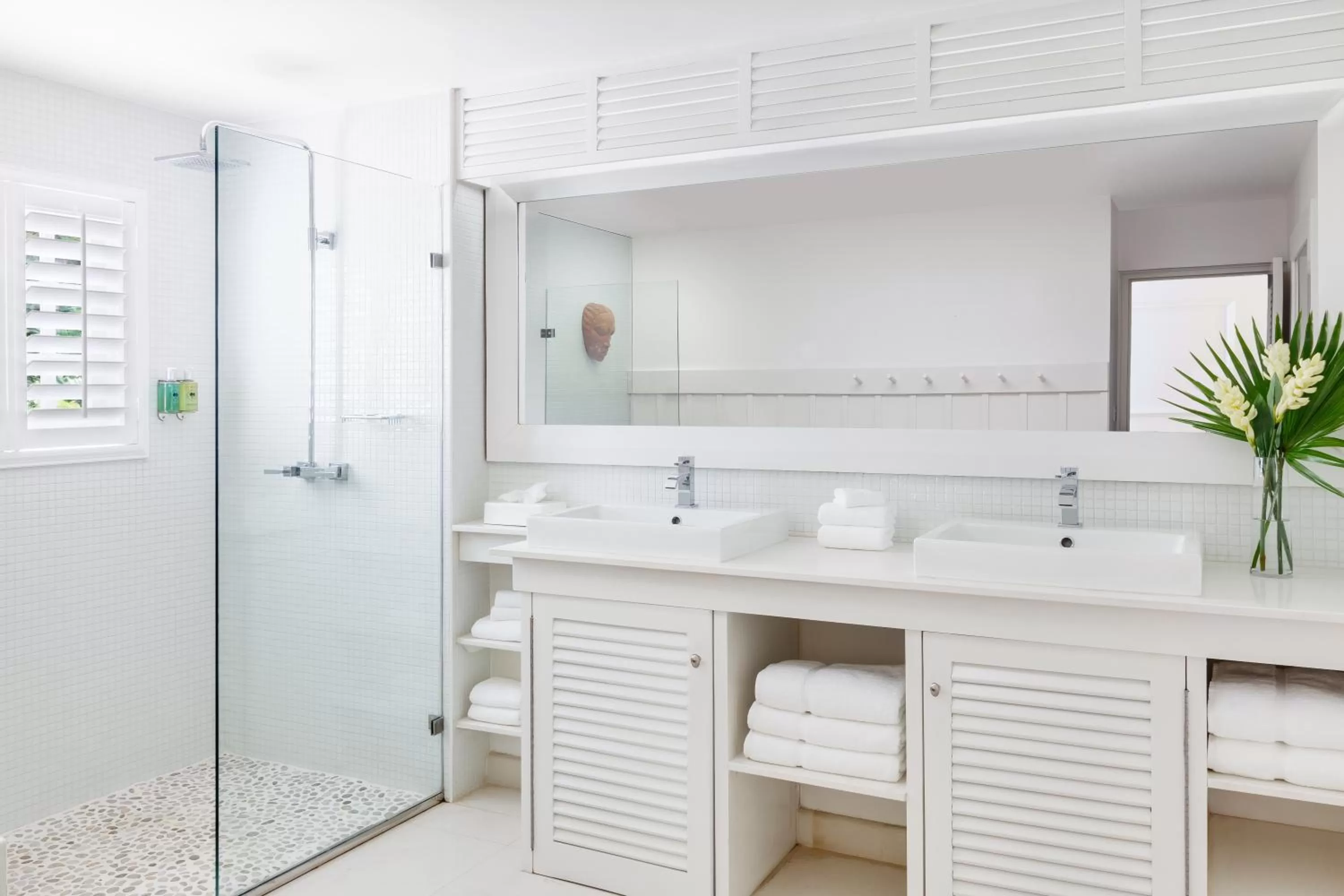 One-Bedroom Beachfront Suite in Couples Sans Souci