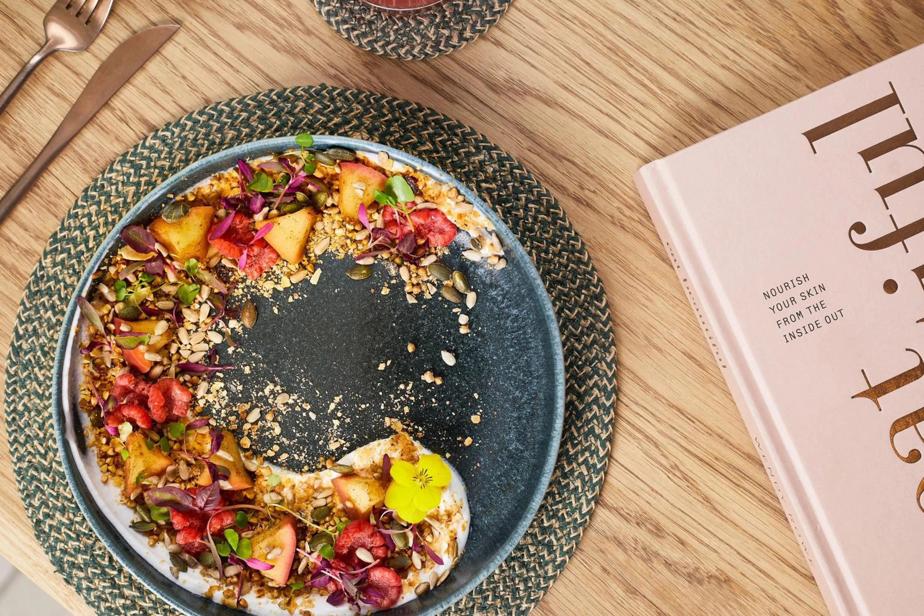 Food and drinks in Inhabit Queen's Gardens, a Member of Design Hotels