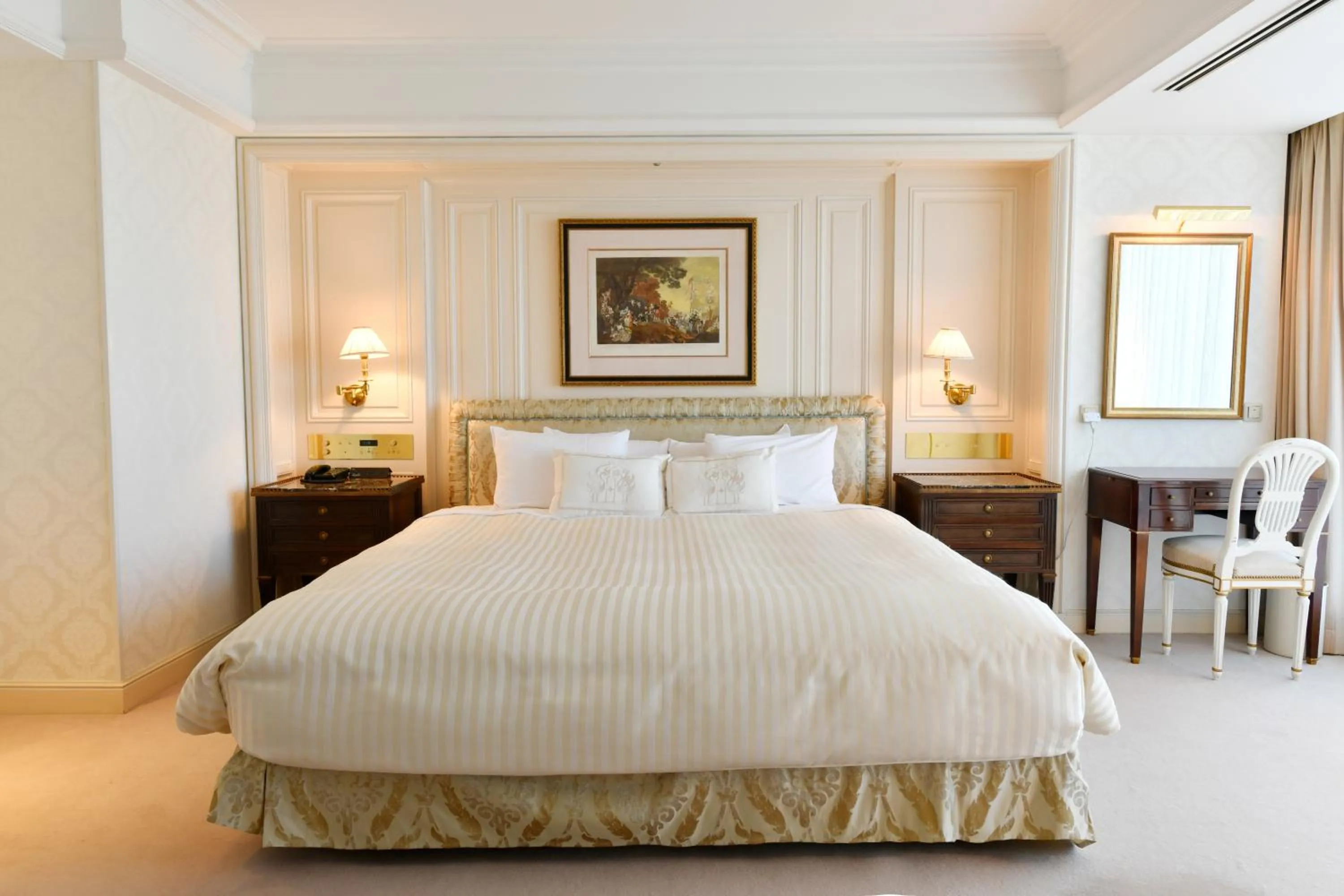 Photo of the whole room, Bed in Hotel New Grand