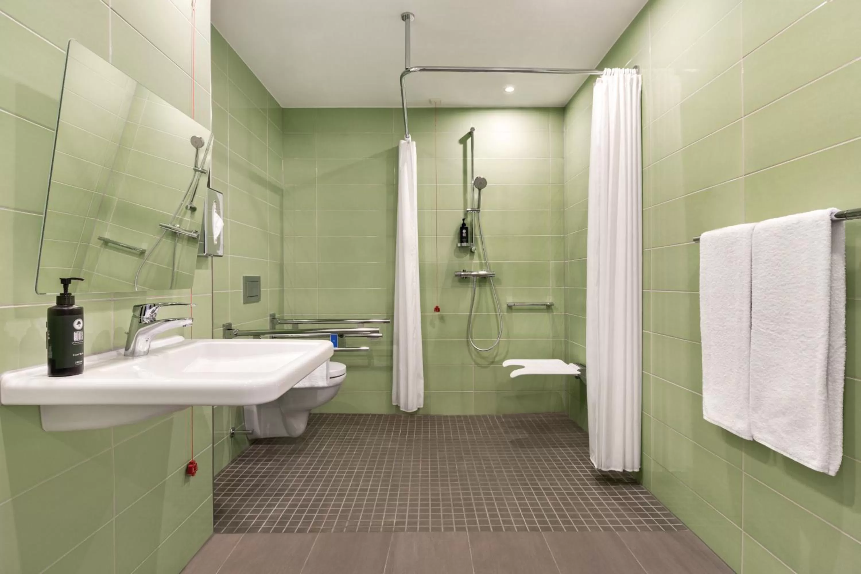Bathroom in Super 8 by Wyndham Koblenz