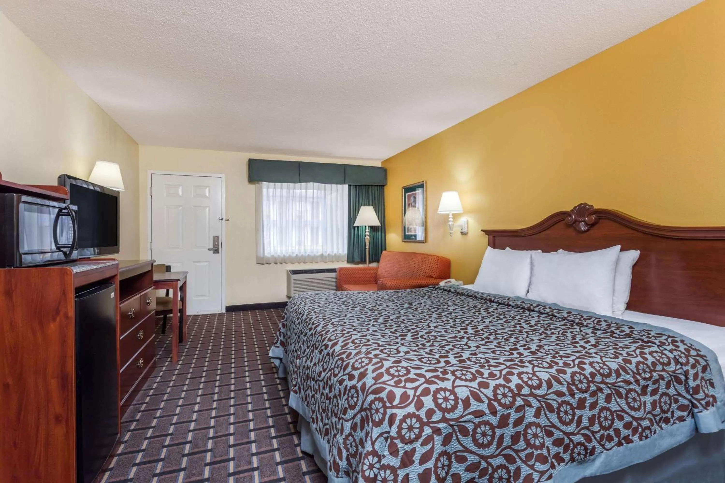 Photo of the whole room, Bed in Days Inn & Suites by Wyndham Warner Robins Near Robins AFB