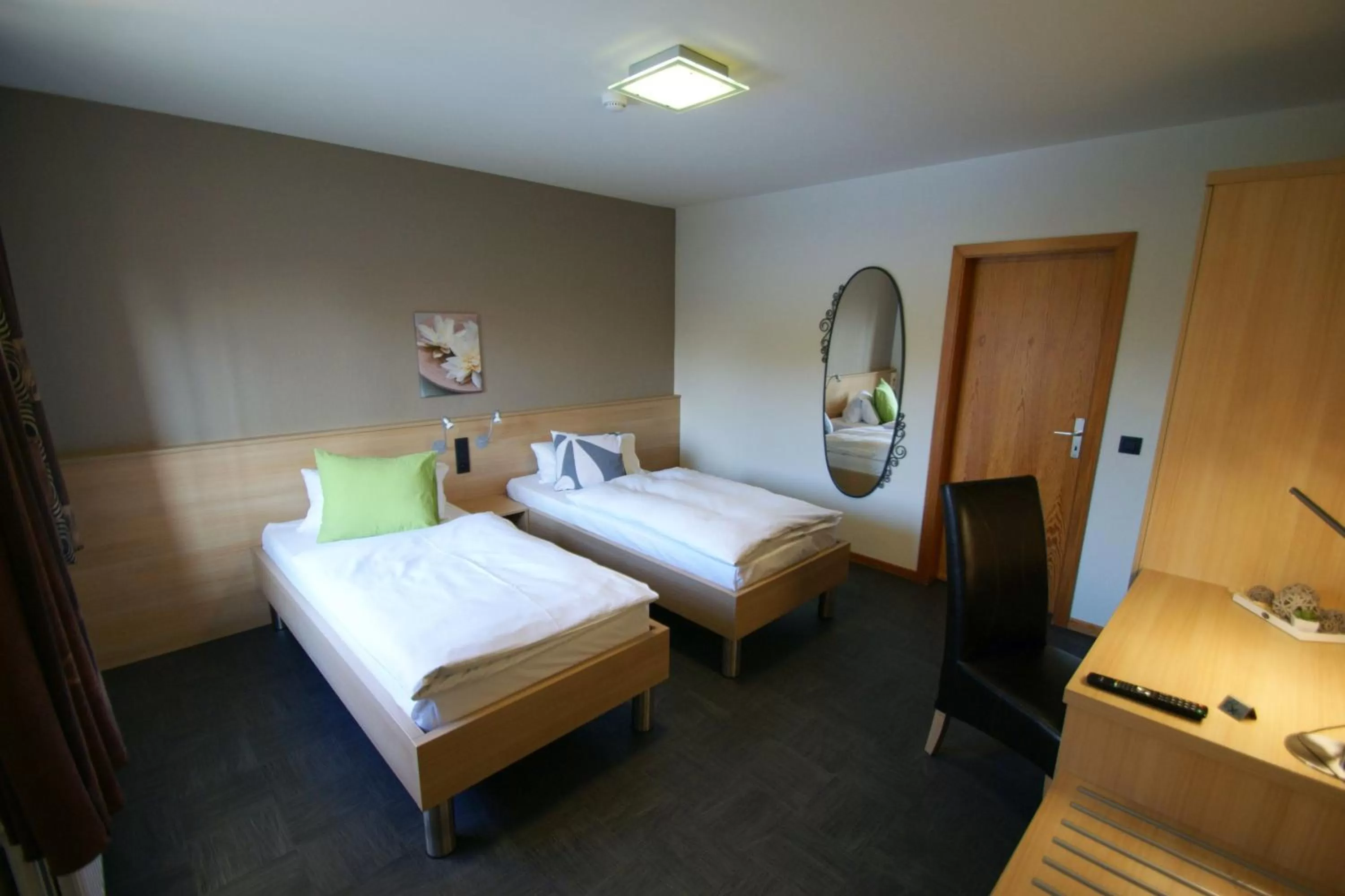 Bedroom, Bed in Hotel Restaurant Tychon AG