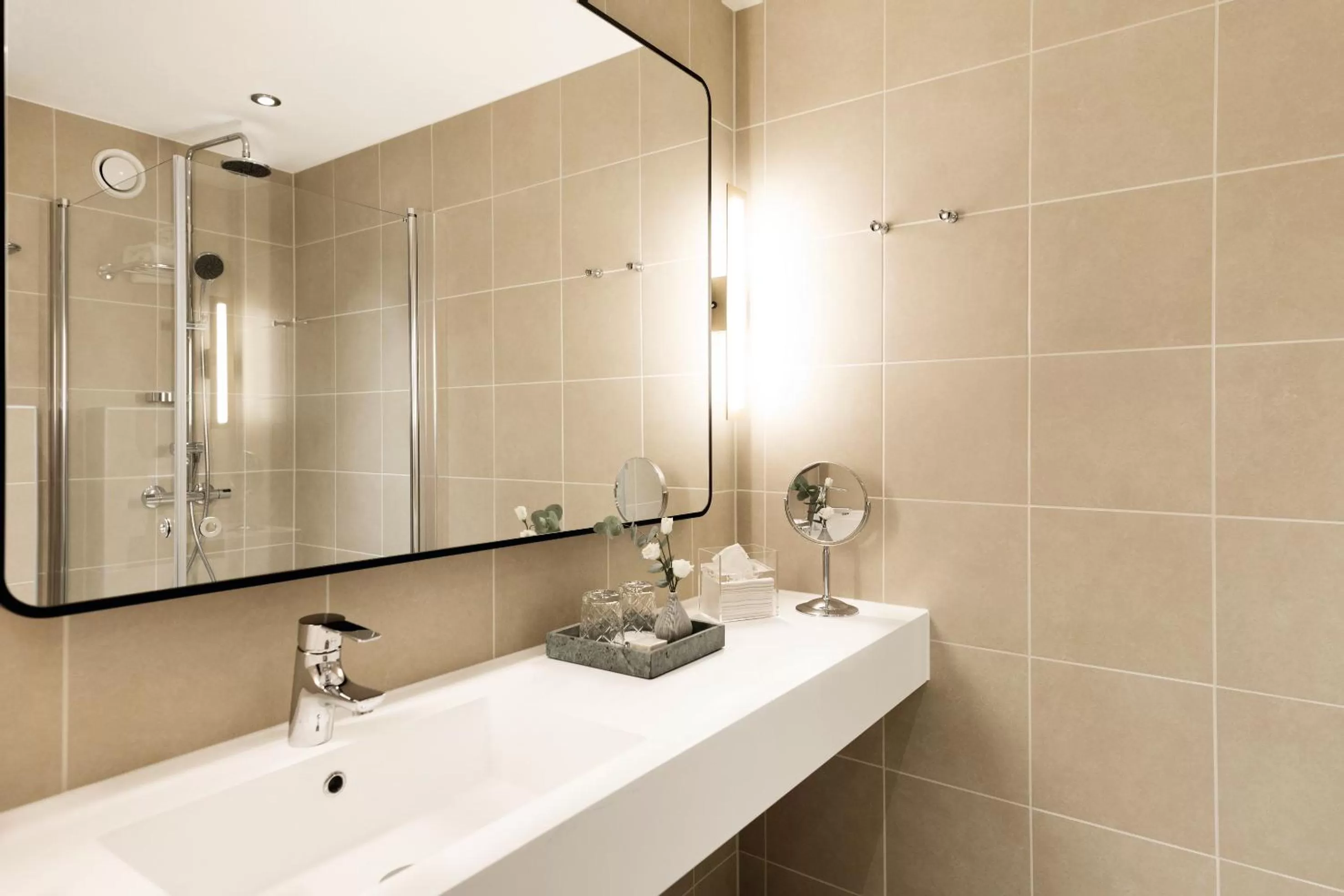 Bathroom in Elite Hotel Carolina Tower