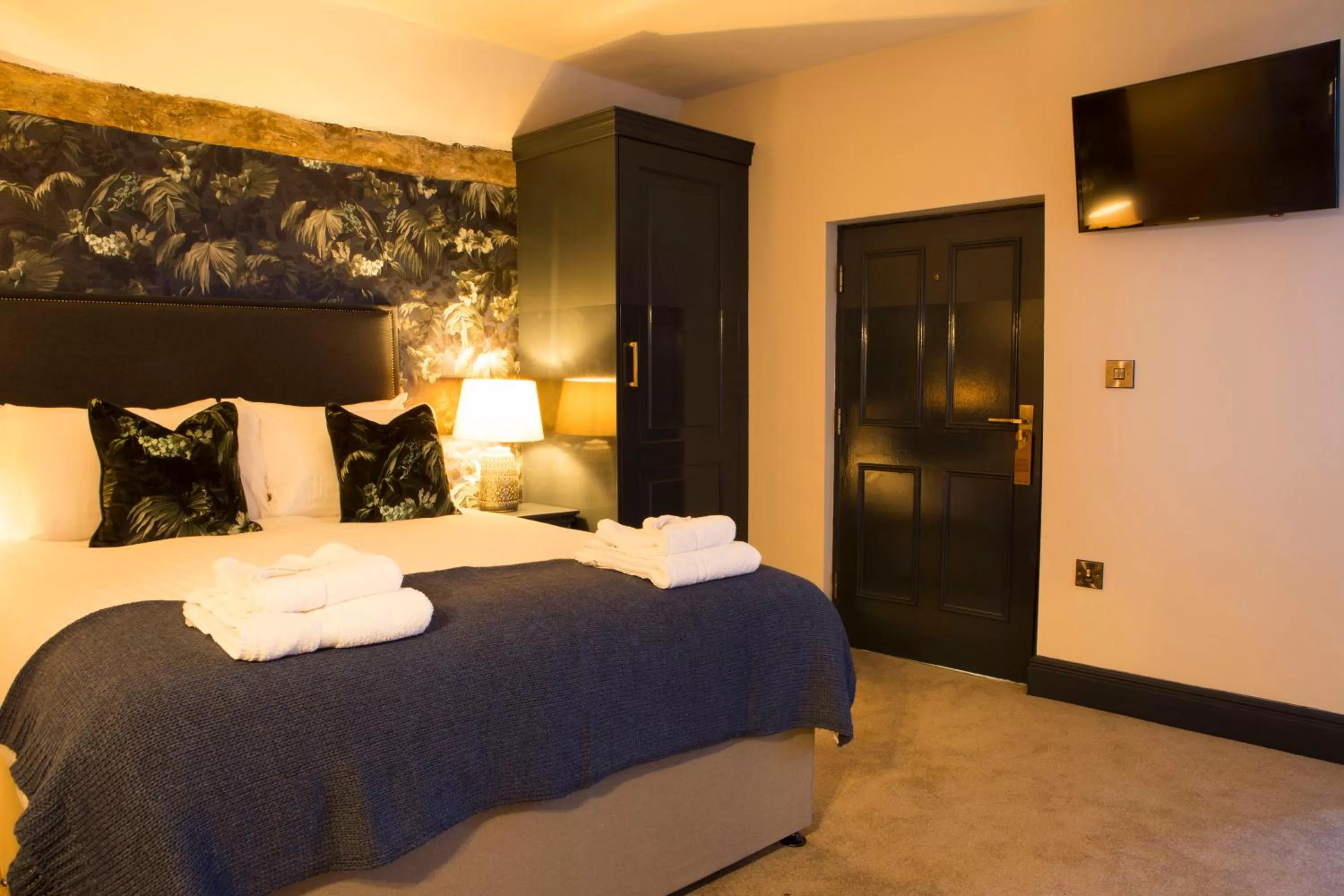 Bed in Wynnstay Arms, Ruabon, Wrexham