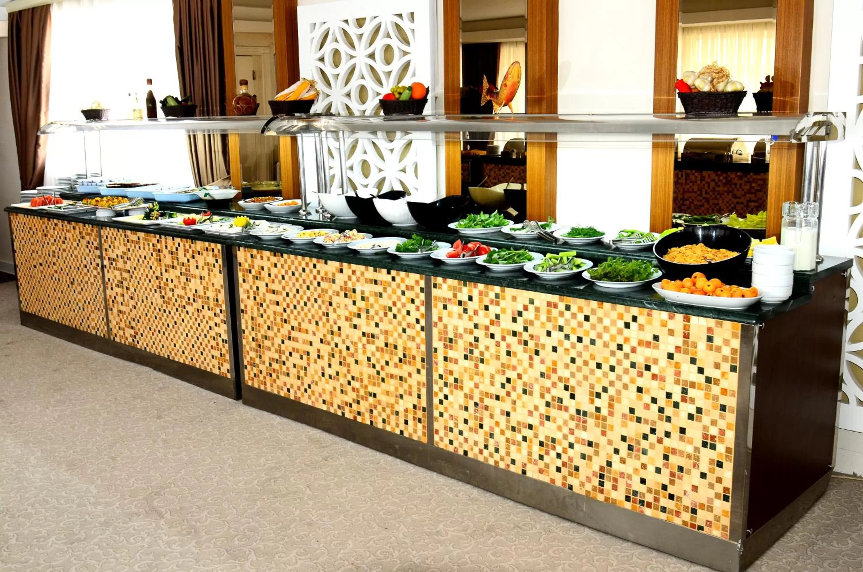 Restaurant/places to eat in Hotel By Karaaslan Inn