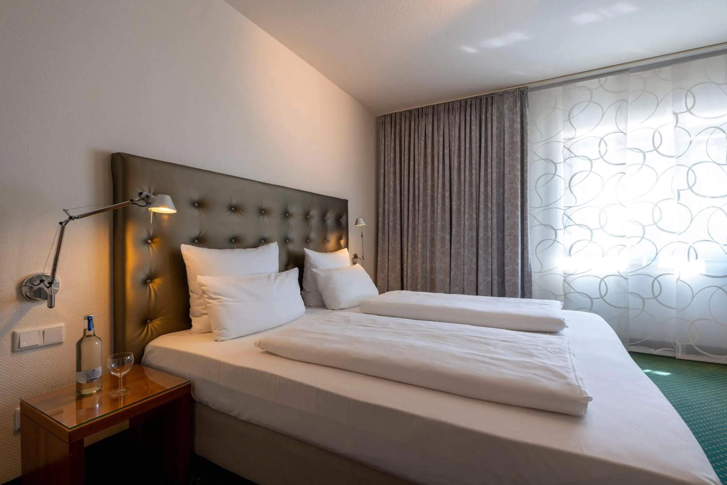 Photo of the whole room, Bed in Hotel An der Gruga