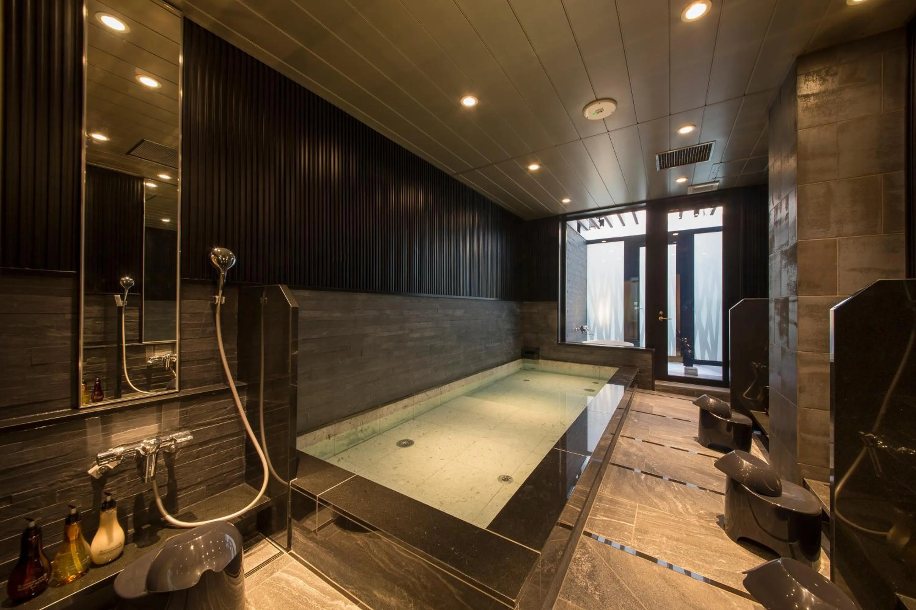 Shower in HOTEL Cargo Shinsaibashi