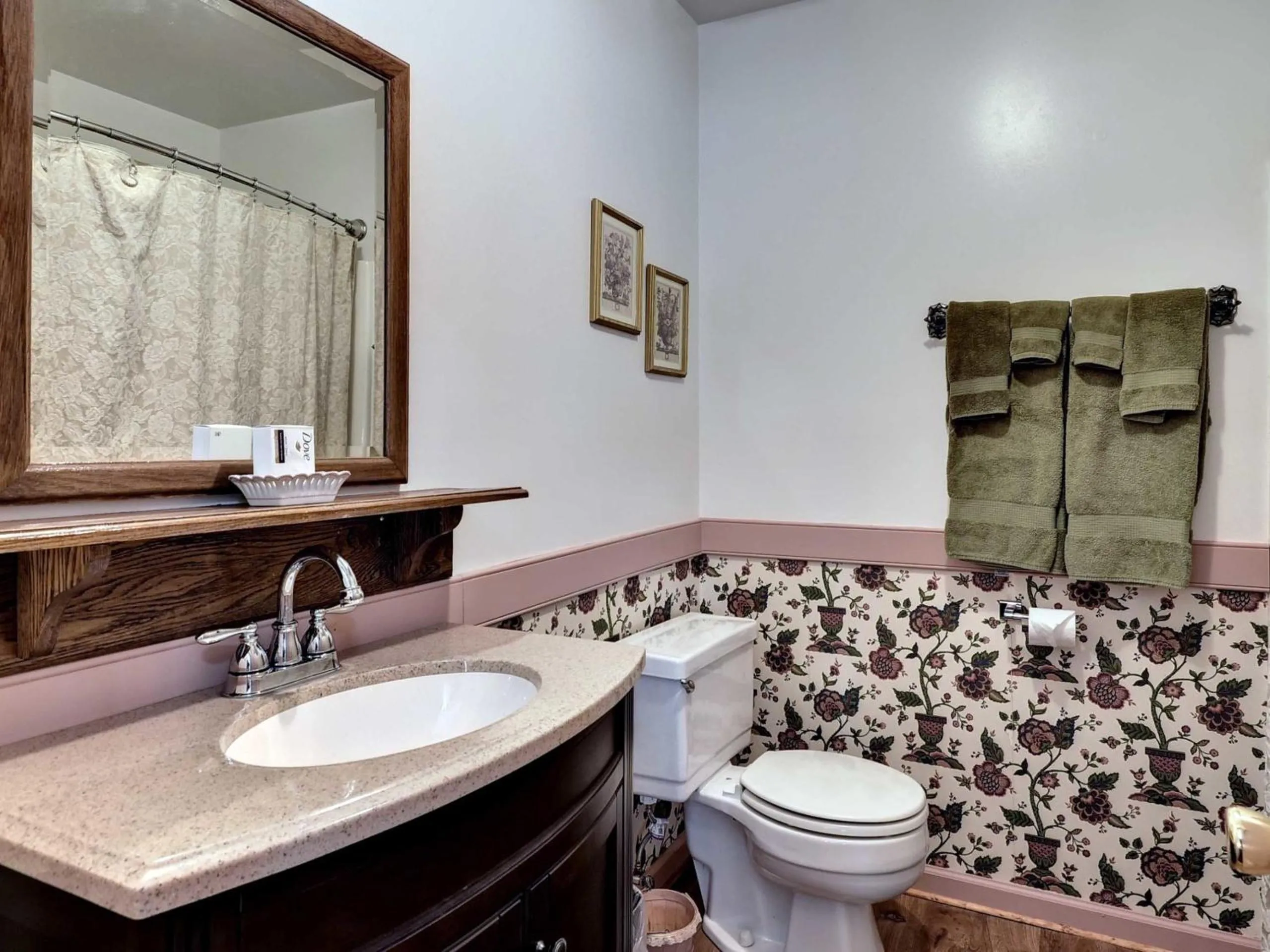 Bathroom in Aldrich House Bed & Breakfast